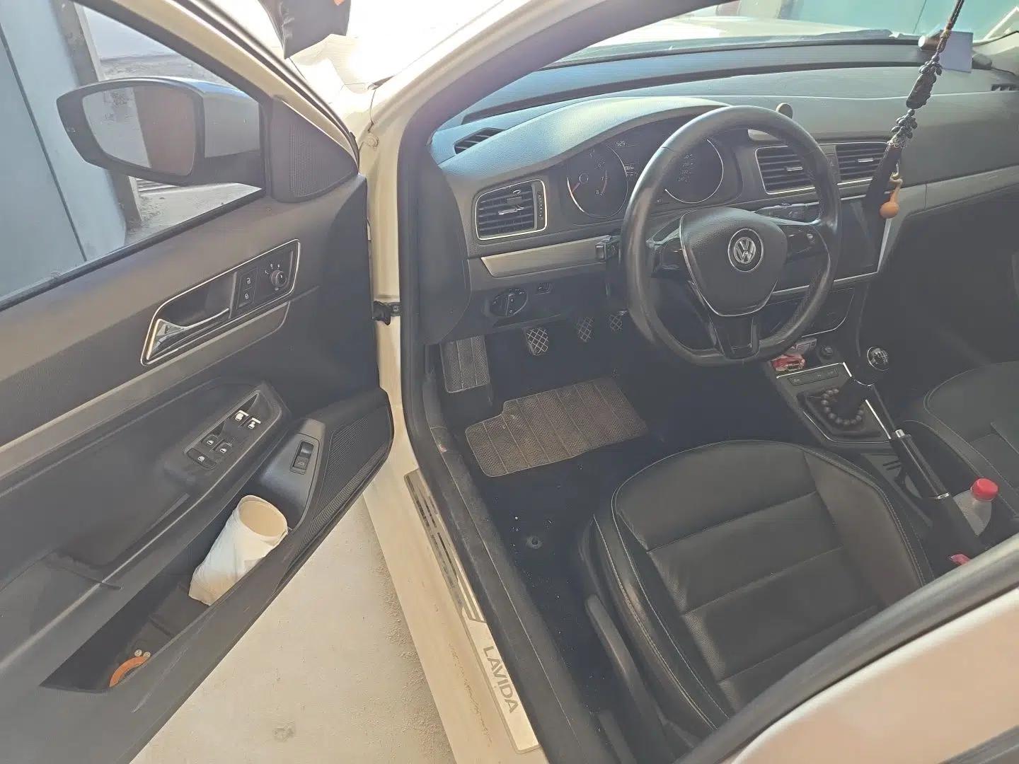 Volkswagen Lavida 2015 1.6L Manual Comfort Edition — миниатюра 16