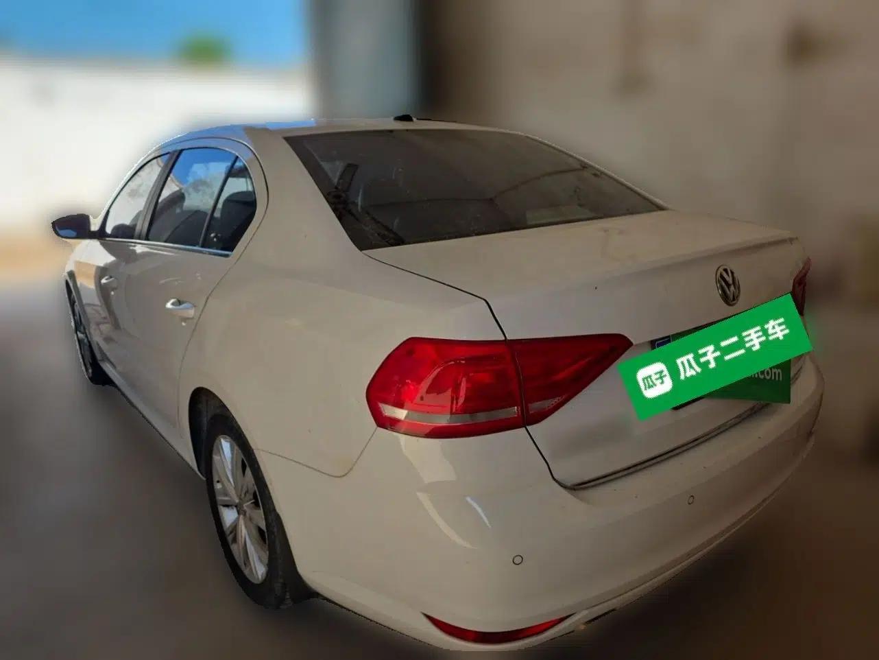 Volkswagen Lavida 2015 1.6L Manual Comfort Edition — миниатюра 4