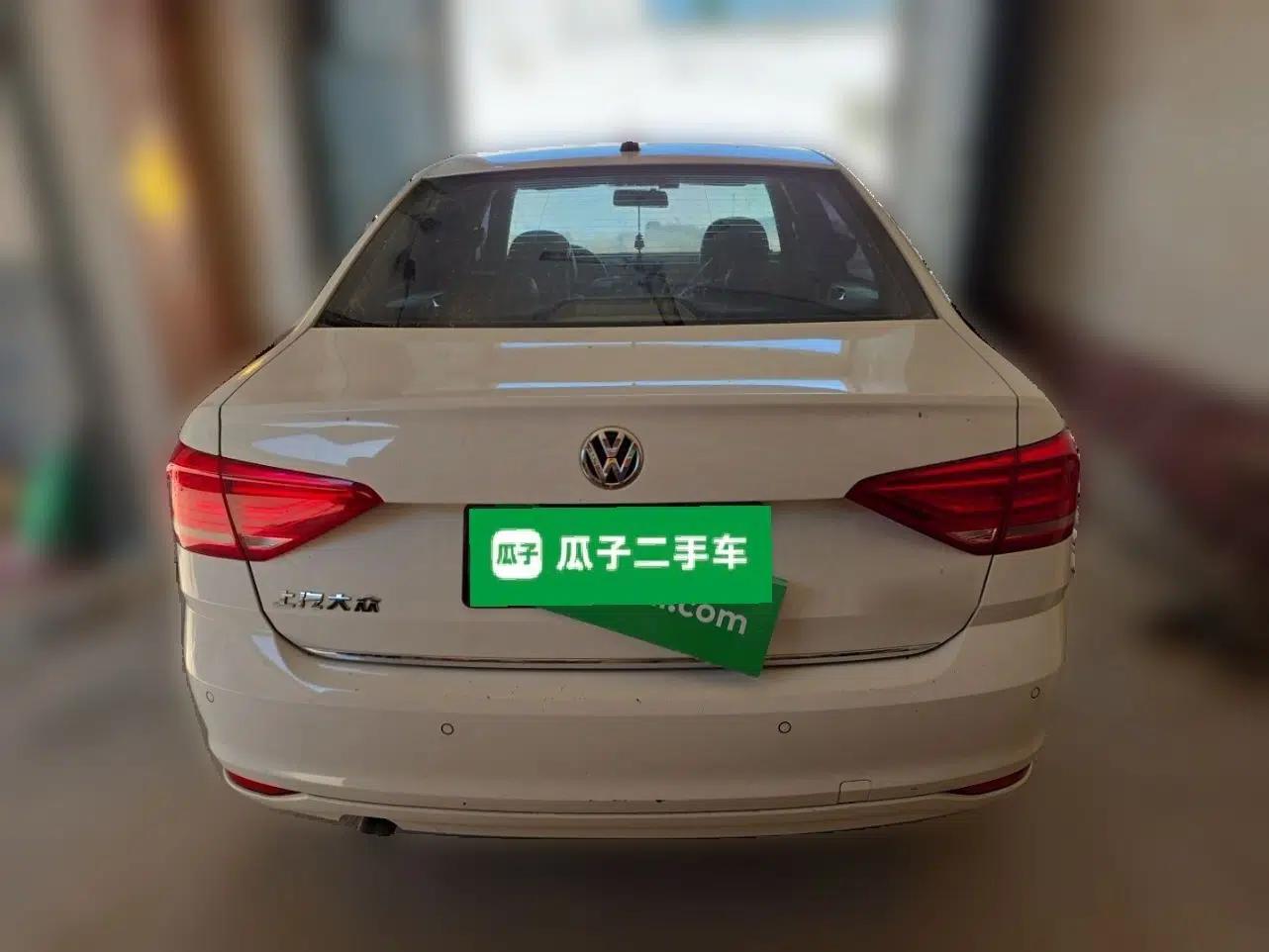 Volkswagen Lavida 2015 1.6L Manual Comfort Edition — миниатюра 5