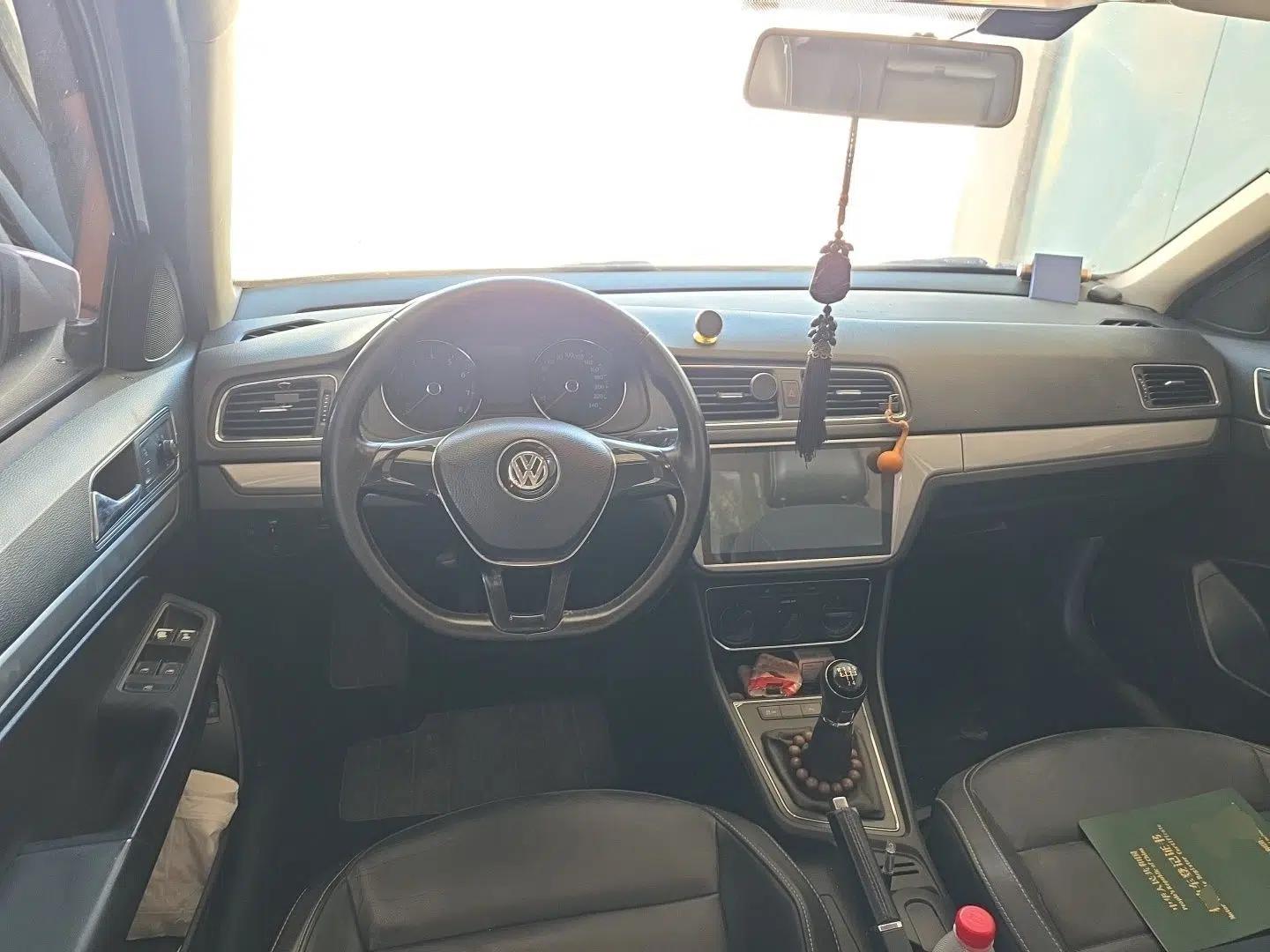Volkswagen Lavida 2015 1.6L Manual Comfort Edition — миниатюра 9