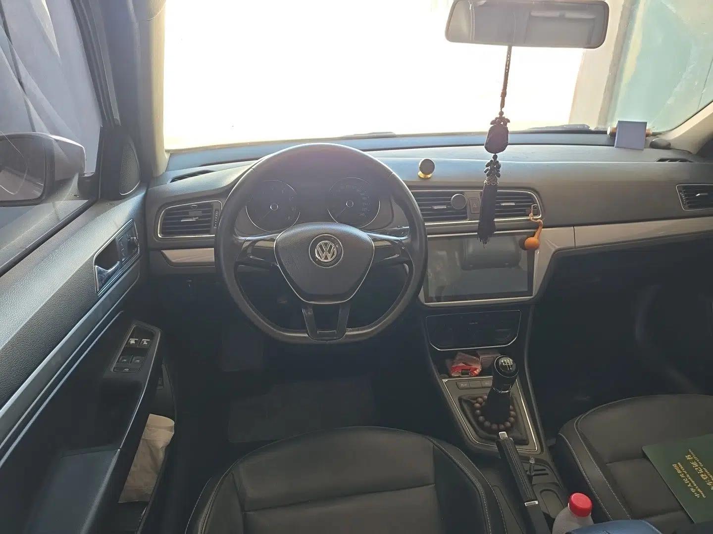 Volkswagen Lavida 2015 1.6L Manual Comfort Edition — миниатюра 10