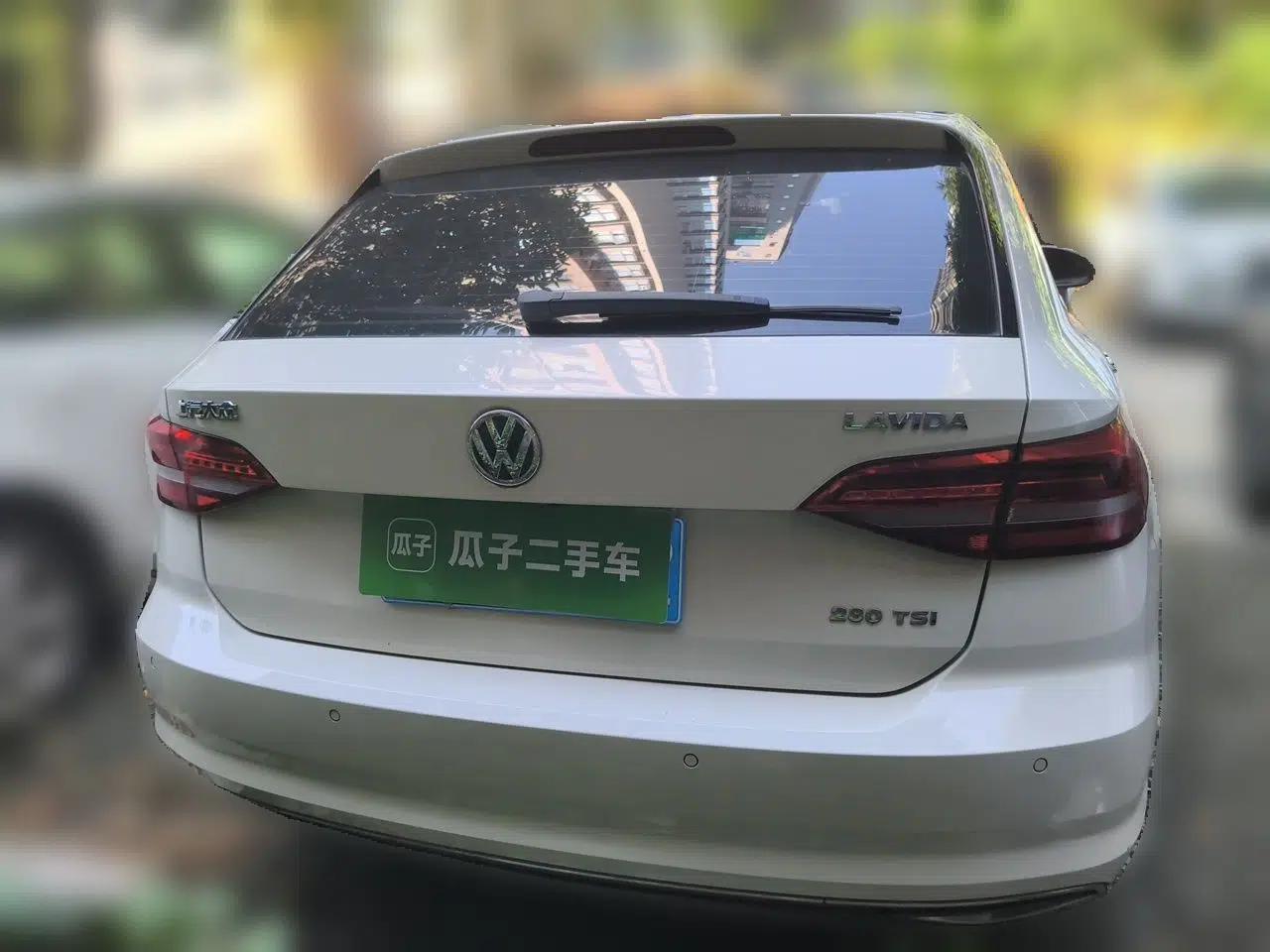 Volkswagen Lavida 2018 Hatchback 280TSI DSG Luxury Edition China V Standard — миниатюра 3