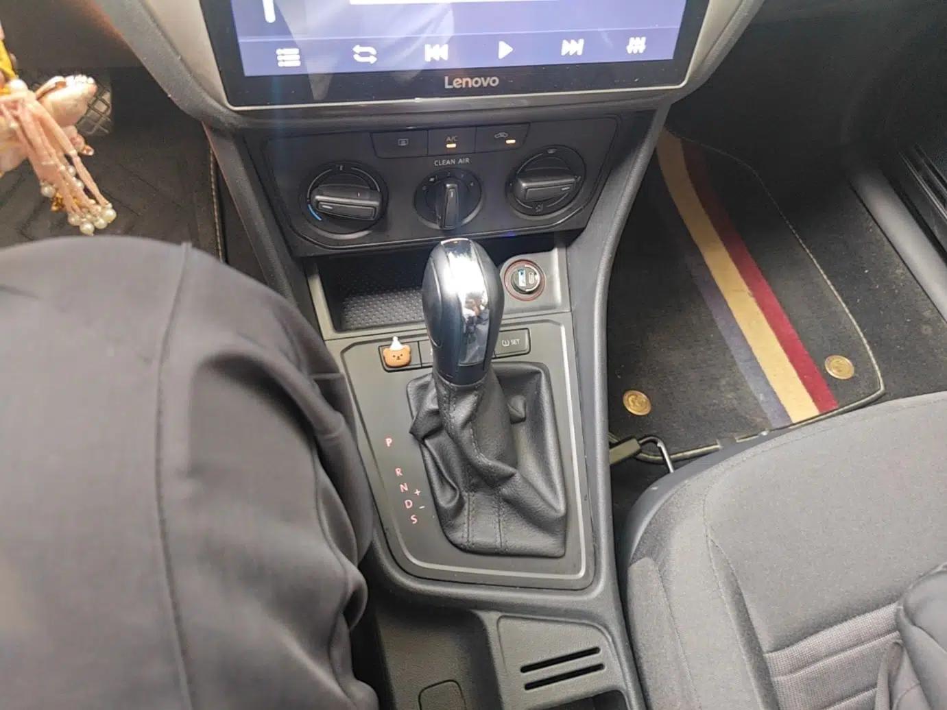 Volkswagen Lavida 2019 Lavida Start 1.5L Automatic Trendy Version China VI Standard — миниатюра 16