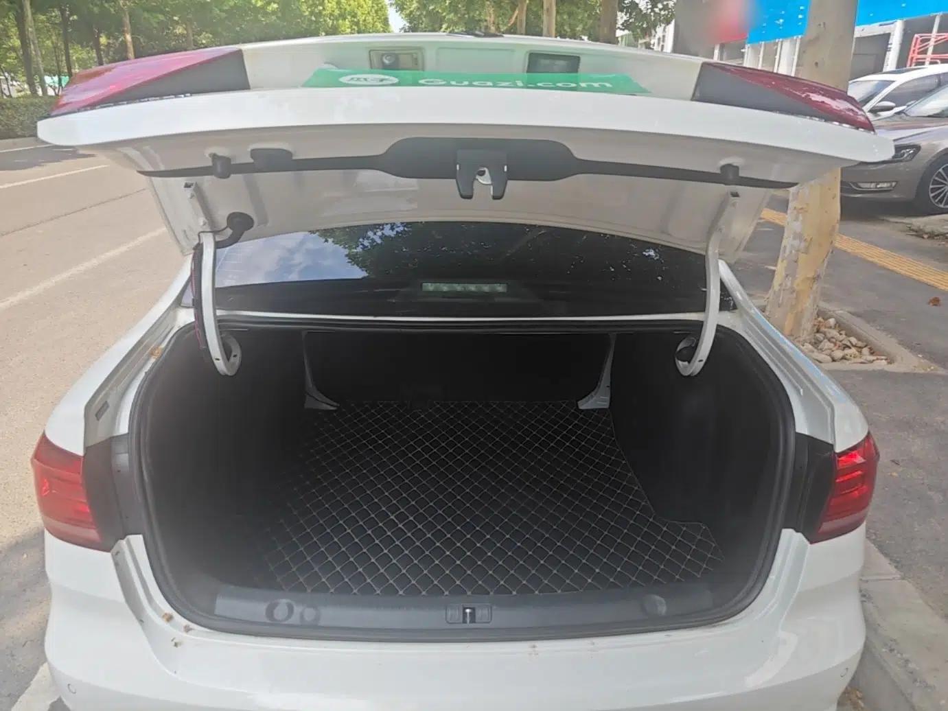 Volkswagen Lavida 2019 Lavida Start 1.5L Automatic Trendy Version China VI Standard — миниатюра 22