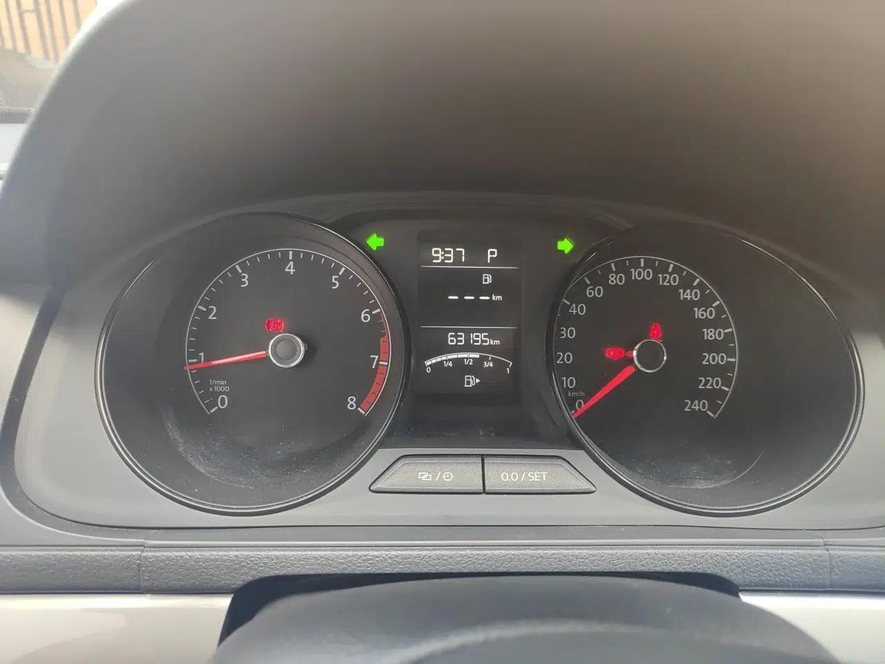 Volkswagen Lavida 2017 1.6L Automatic Fashion Edition — миниатюра 11