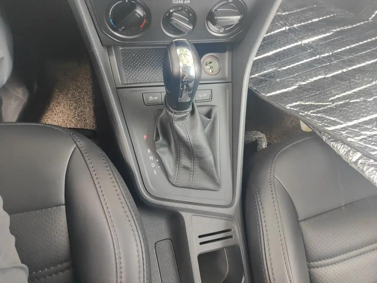 Volkswagen Lavida 2017 1.6L Automatic Fashion Edition — миниатюра 14