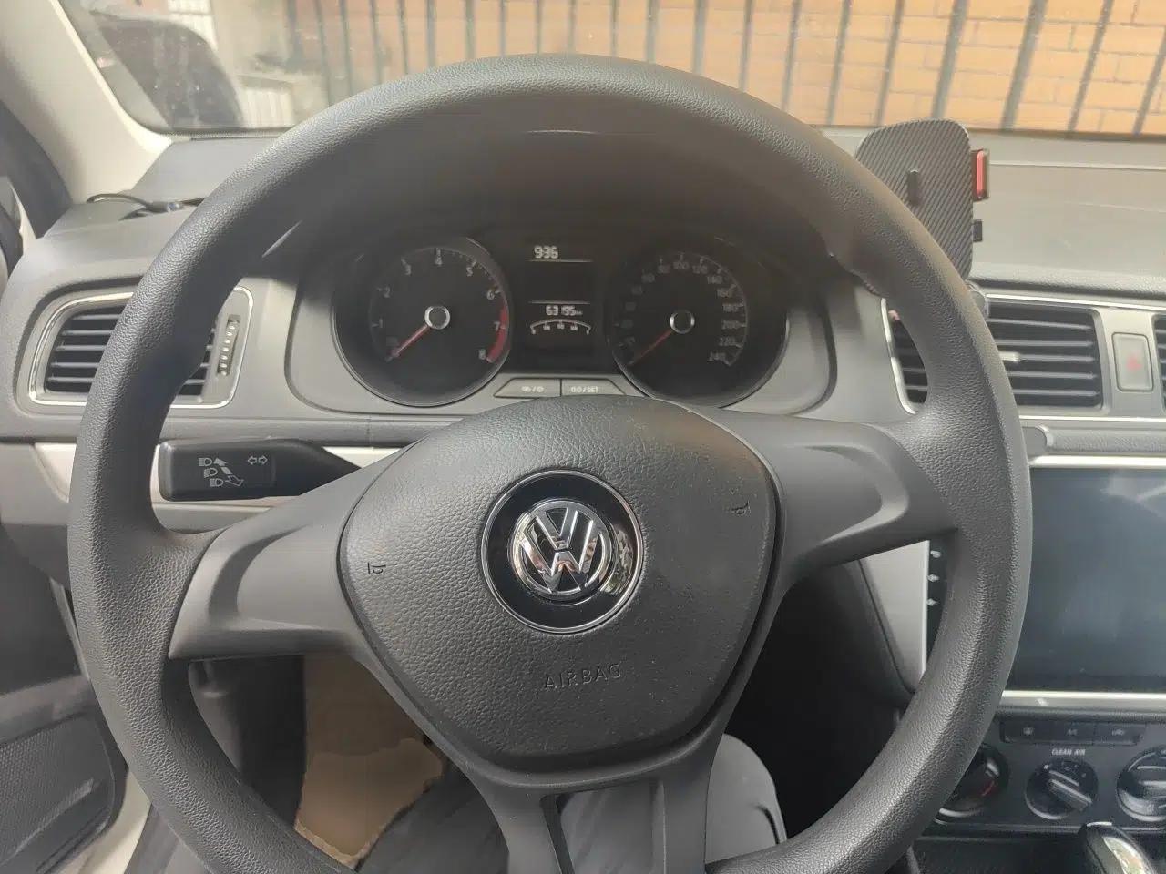 Volkswagen Lavida 2017 1.6L Automatic Fashion Edition — миниатюра 10