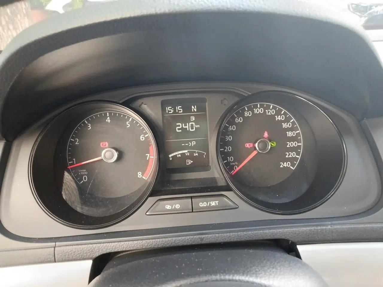 Volkswagen Lavida 2017 1.6L Automatic Fashion Edition — миниатюра 11