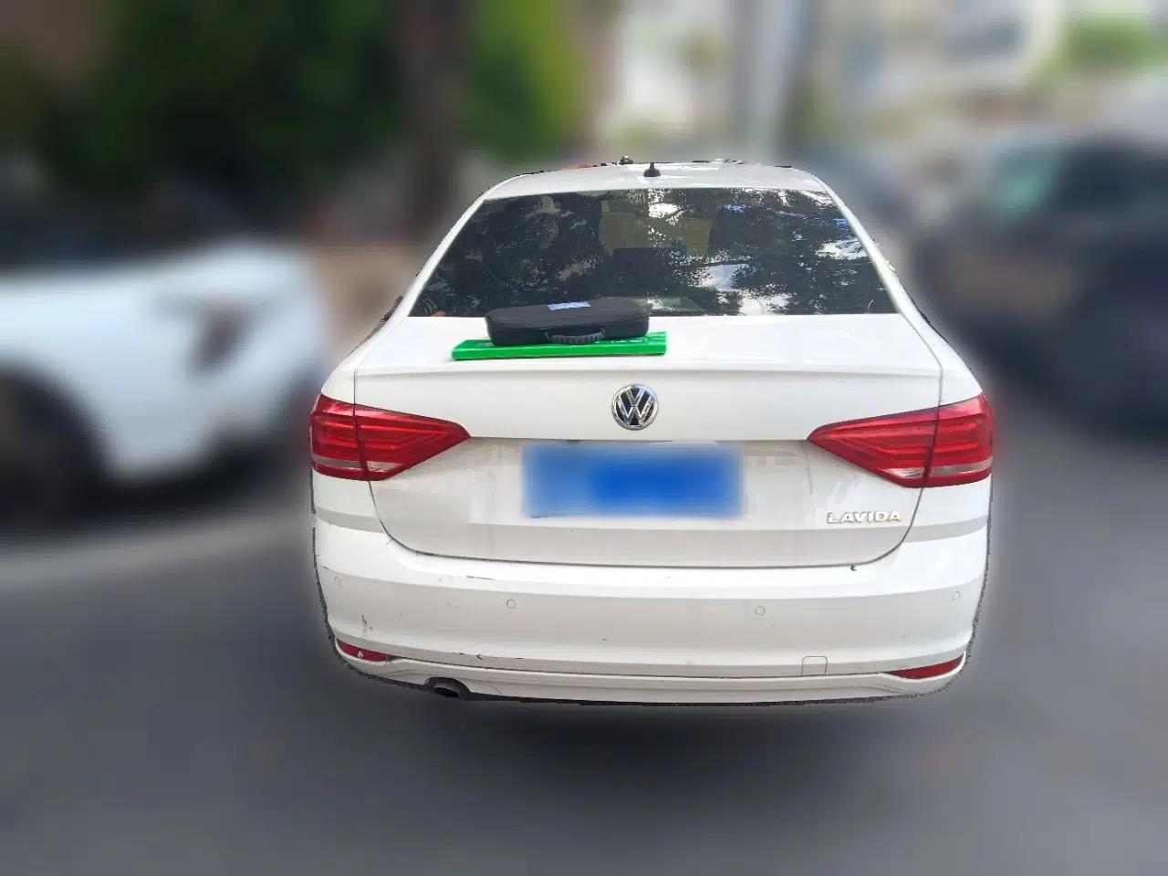 Volkswagen Lavida 2017 1.6L Automatic Fashion Edition — миниатюра 5