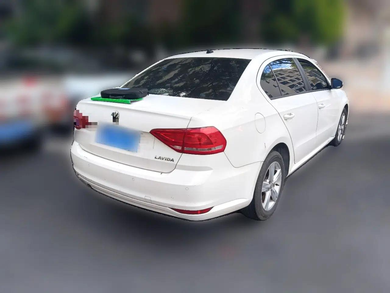 Volkswagen Lavida 2017 1.6L Automatic Fashion Edition — миниатюра 6