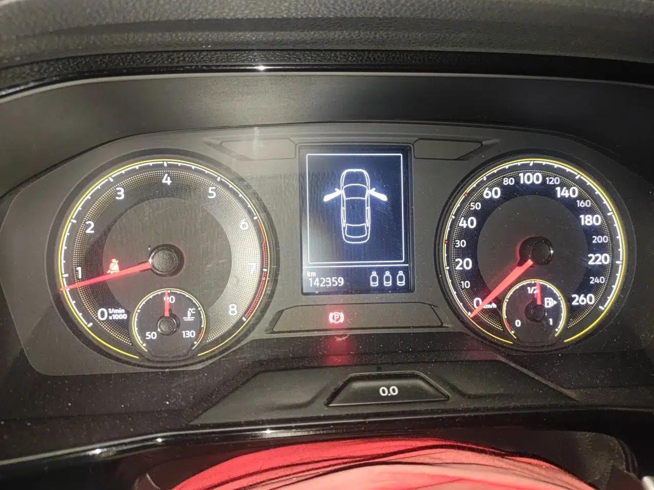 Volkswagen Lavida 2018 1.5L Automatic Fashion Edition China V Standard — миниатюра 11