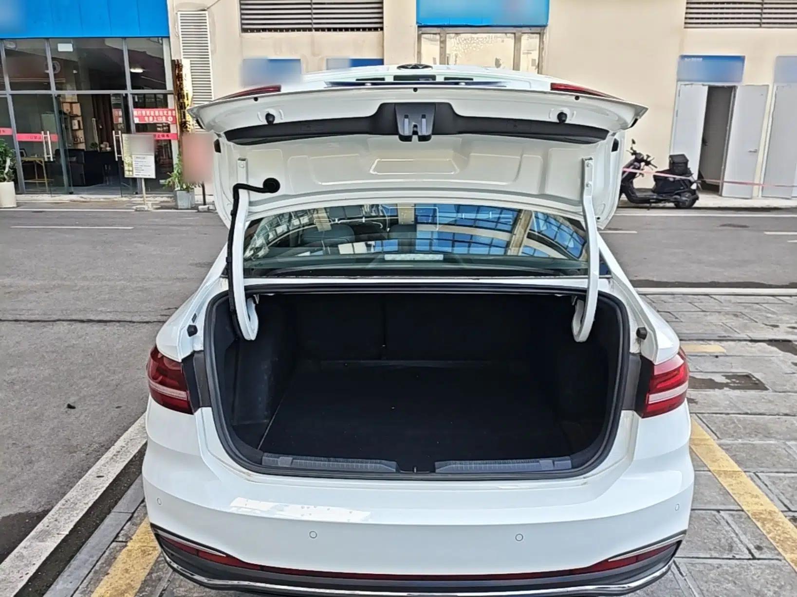Volkswagen Lavida 2023 300TSI DSG Full-Comfort Edition — миниатюра 22
