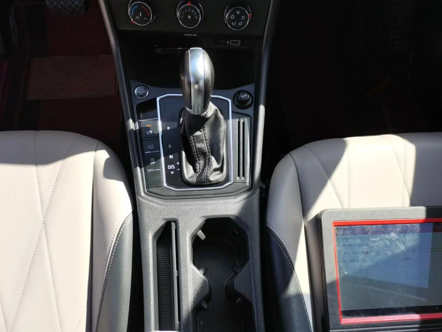 Volkswagen Lavida 2023 1.5L Automatic 5 Million Edition — миниатюра 16