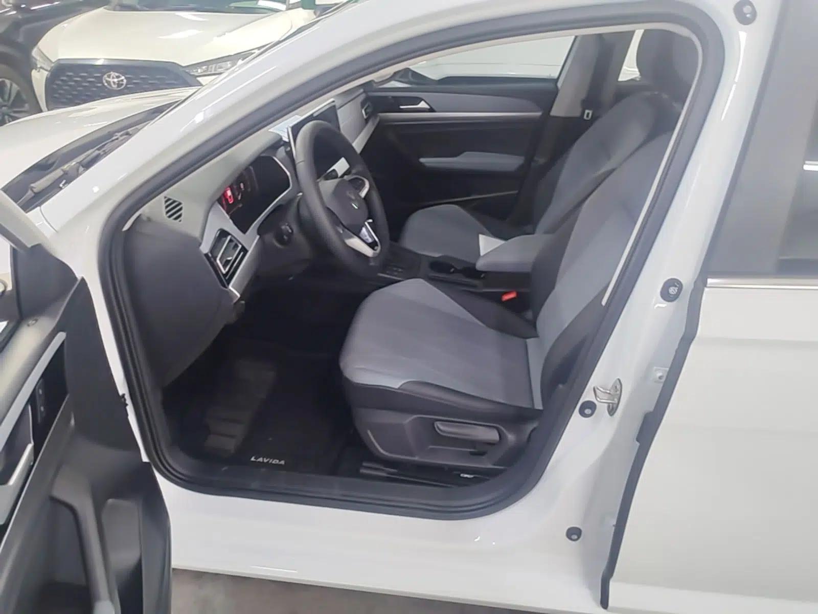 Volkswagen Lavida 2024 1.5L Automatic 5 Million Edition — миниатюра 17