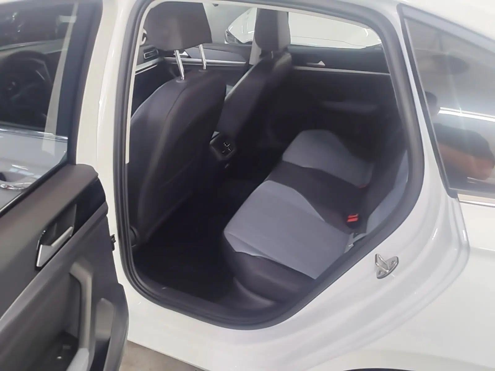 Volkswagen Lavida 2024 1.5L Automatic 5 Million Edition — миниатюра 20