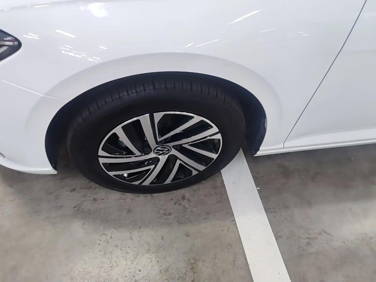 Volkswagen Lavida 2024 1.5L Automatic 5 Million Edition — миниатюра 10