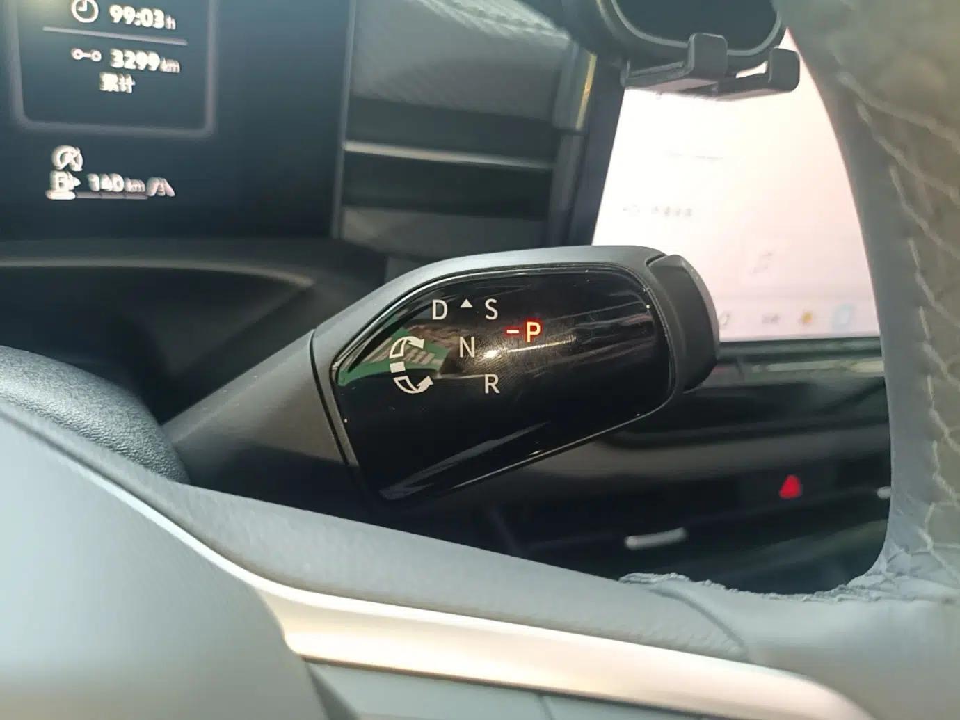 Volkswagen Lavida 2026 Pro 300TSI Starry Six Million Edition — миниатюра 16