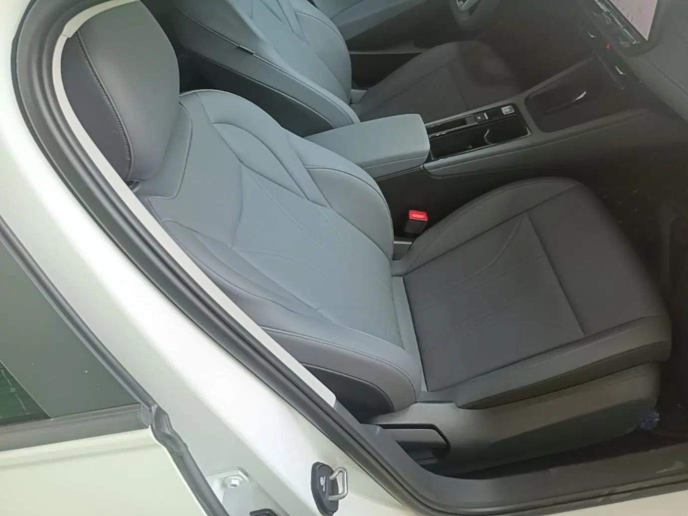 Volkswagen Lavida 2026 Pro 300TSI Starry Six Million Edition — миниатюра 19