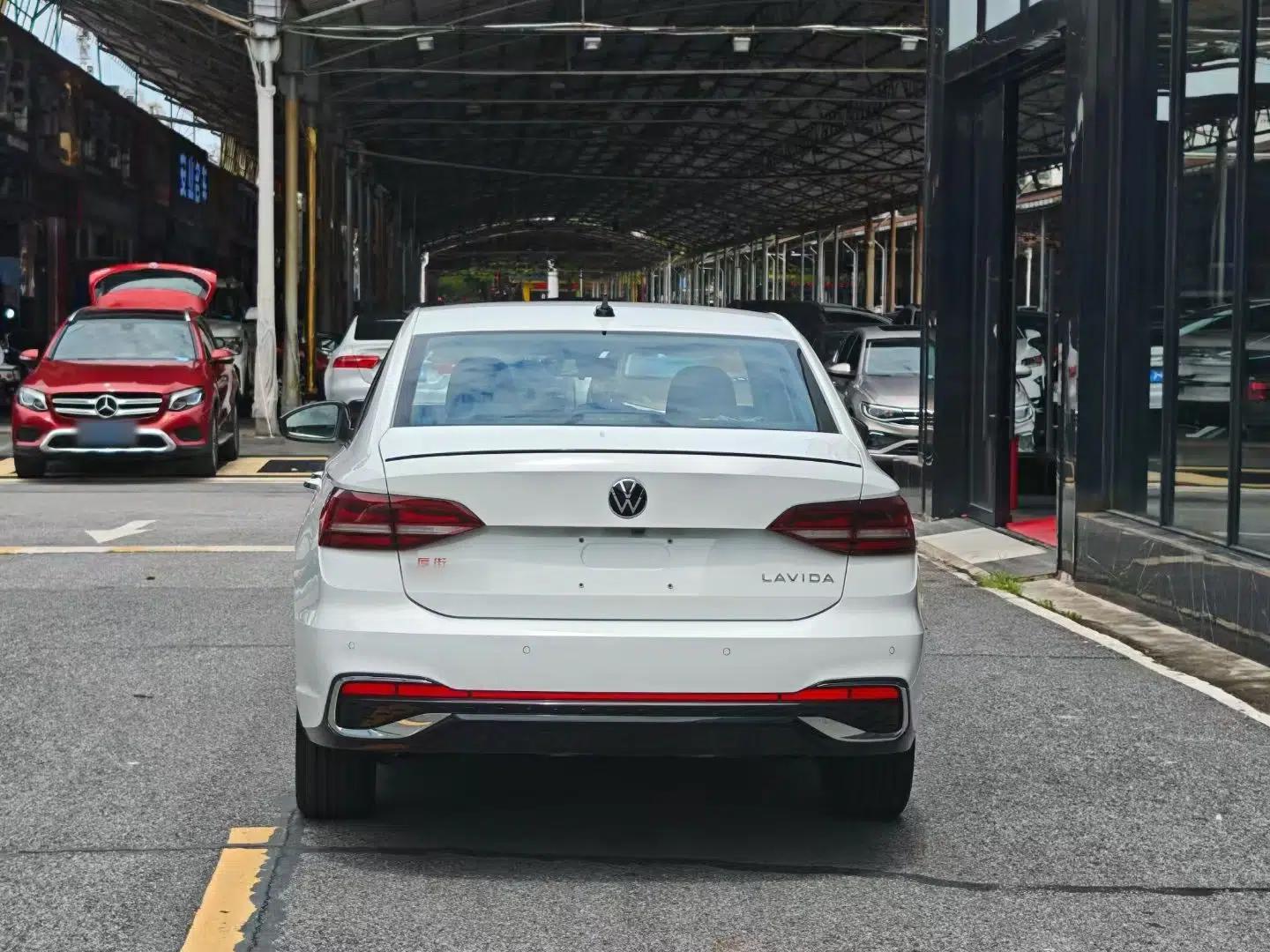 Volkswagen Lavida 2024 300TSI DSG Starry Sky Deluxe Edition — миниатюра 5