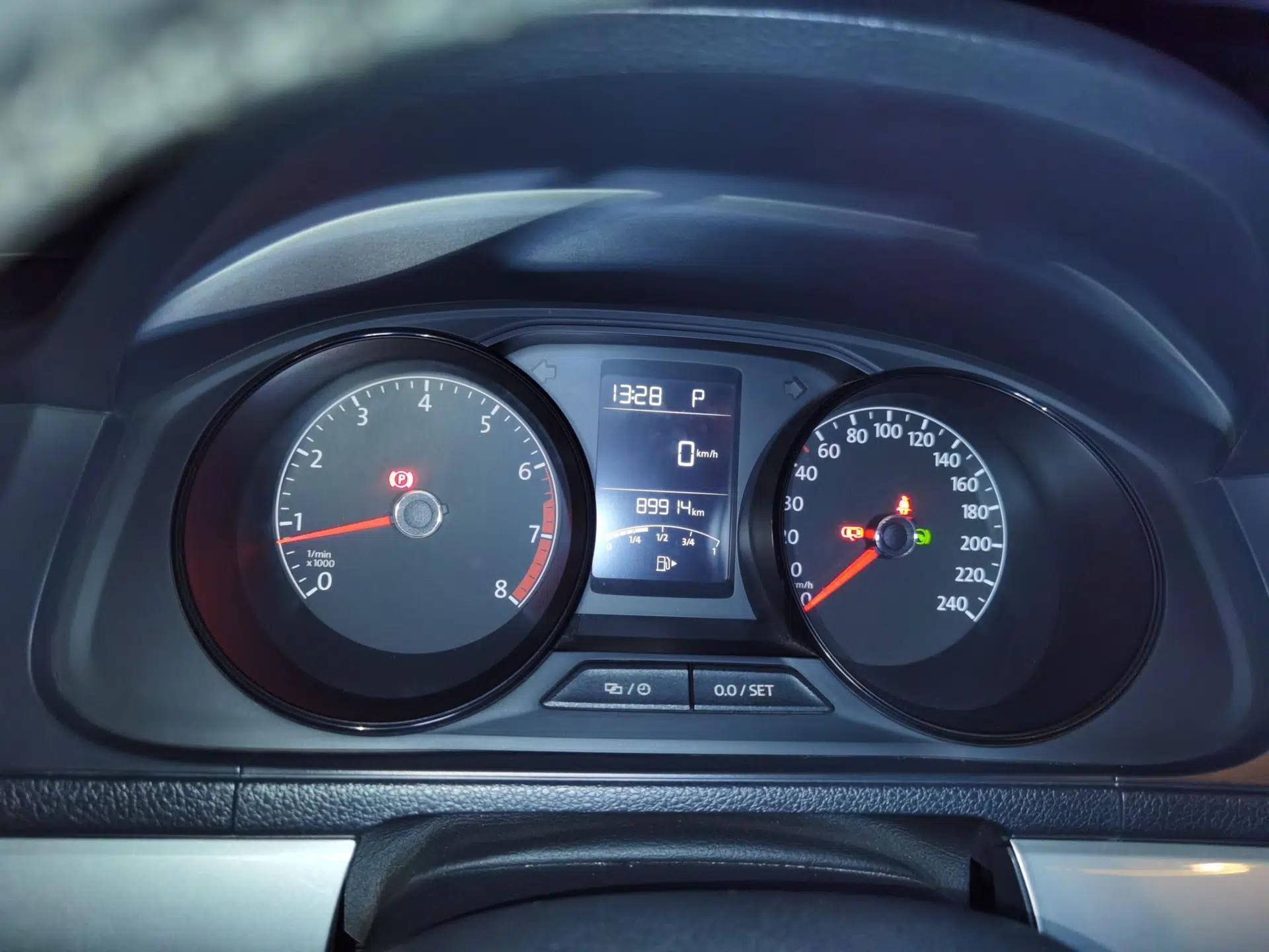 Volkswagen Lavida 2015 1.6L Automatic Fashion Edition — миниатюра 11