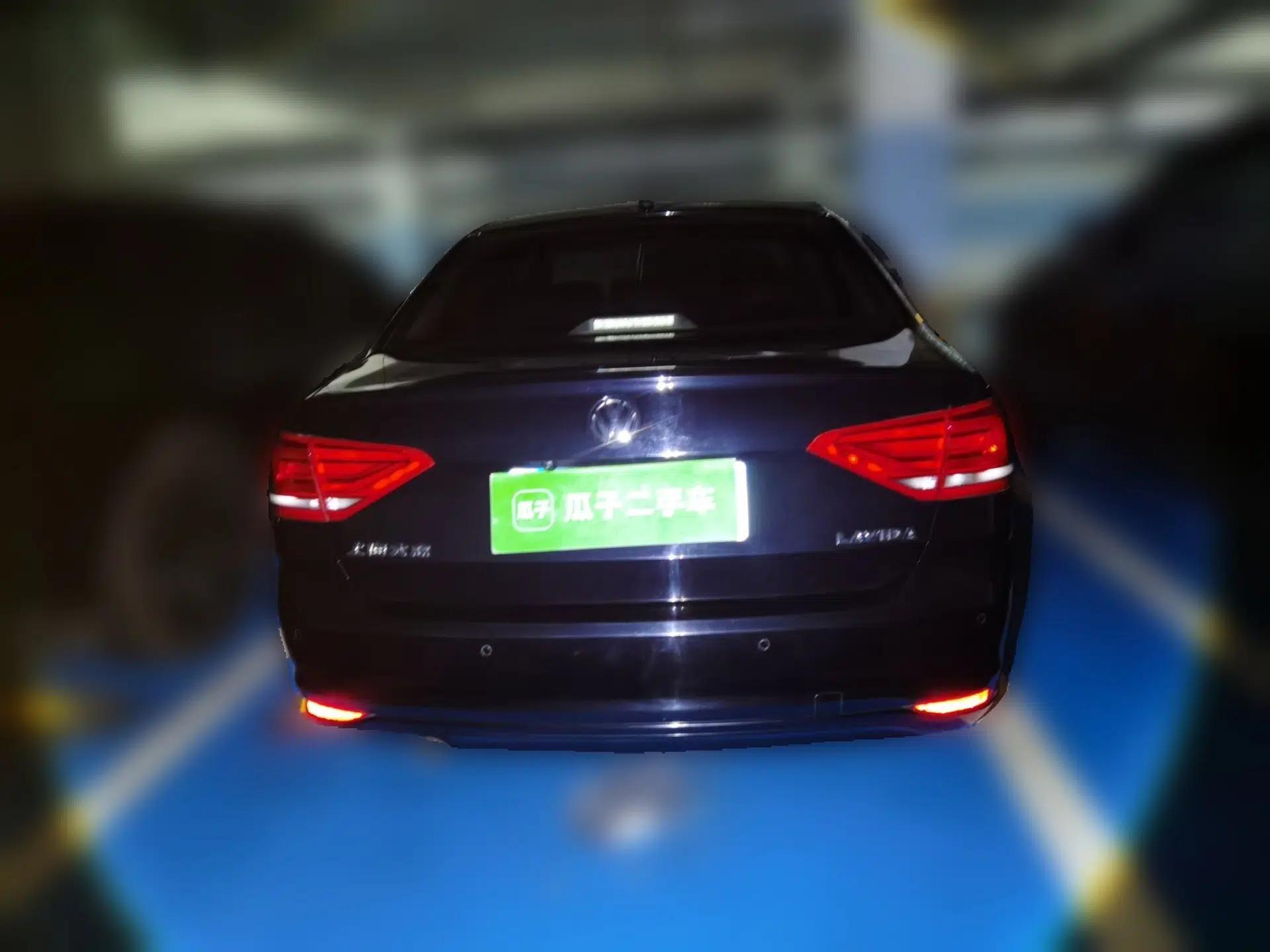 Volkswagen Lavida 2015 1.6L Automatic Fashion Edition — миниатюра 5