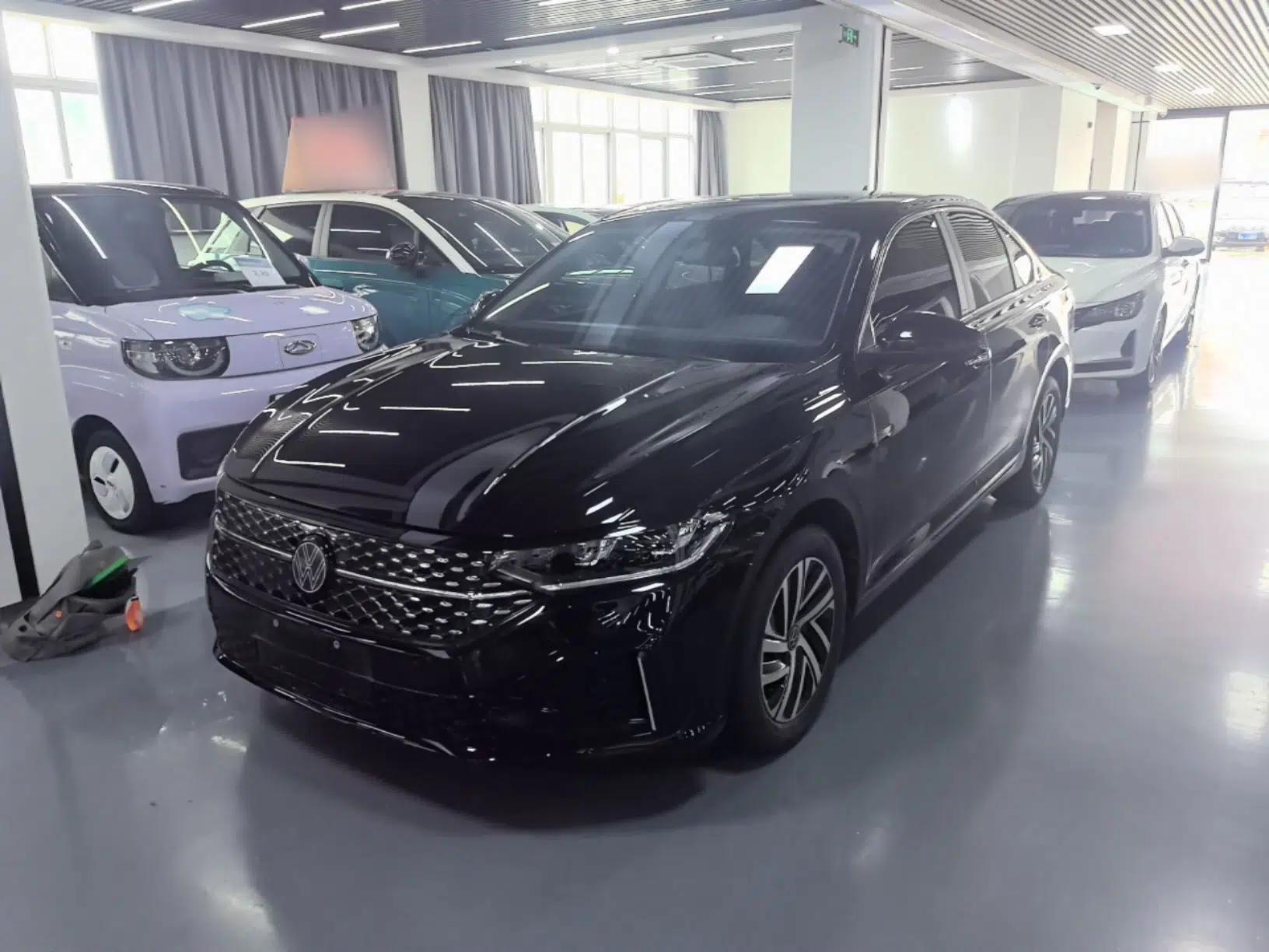 Volkswagen Lavida 2024 1.5L Automatic Starry Sky 5 Million Edition — миниатюра 1