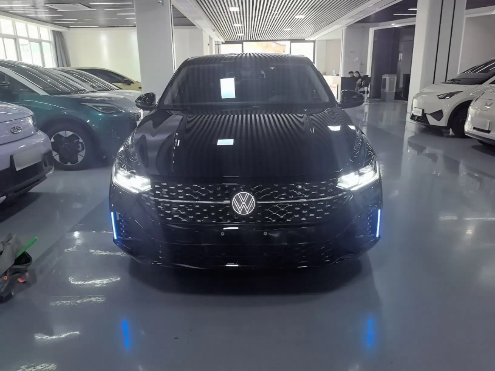 Volkswagen Lavida 2024 1.5L Automatic Starry Sky 5 Million Edition — миниатюра 2