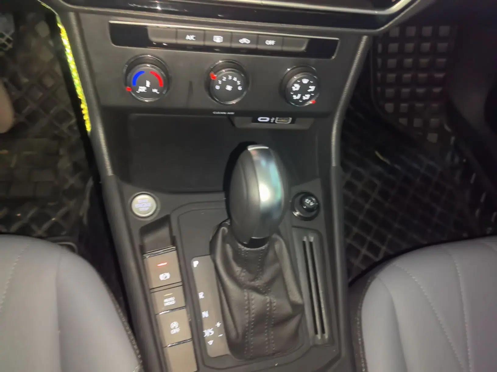Volkswagen Lavida 2024 1.5L Automatic Starry Sky 5 Million Edition — миниатюра 16