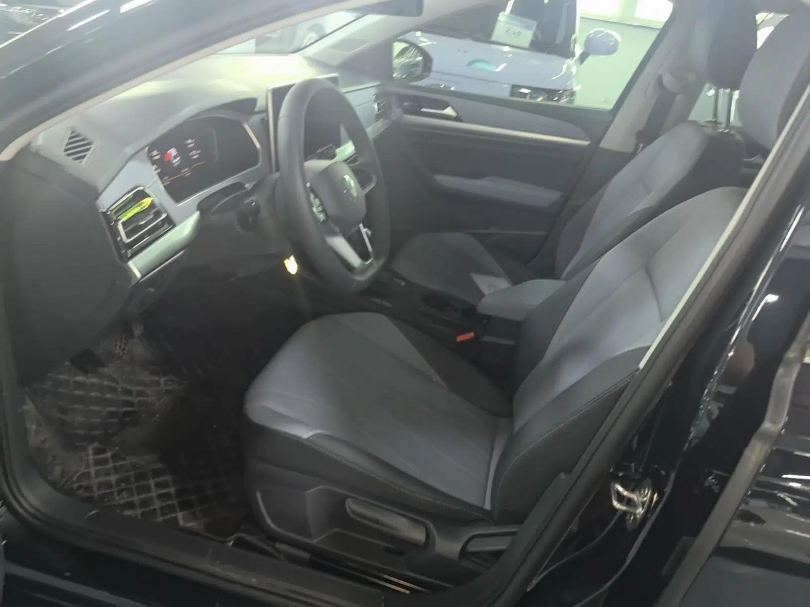 Volkswagen Lavida 2024 1.5L Automatic Starry Sky 5 Million Edition — миниатюра 17