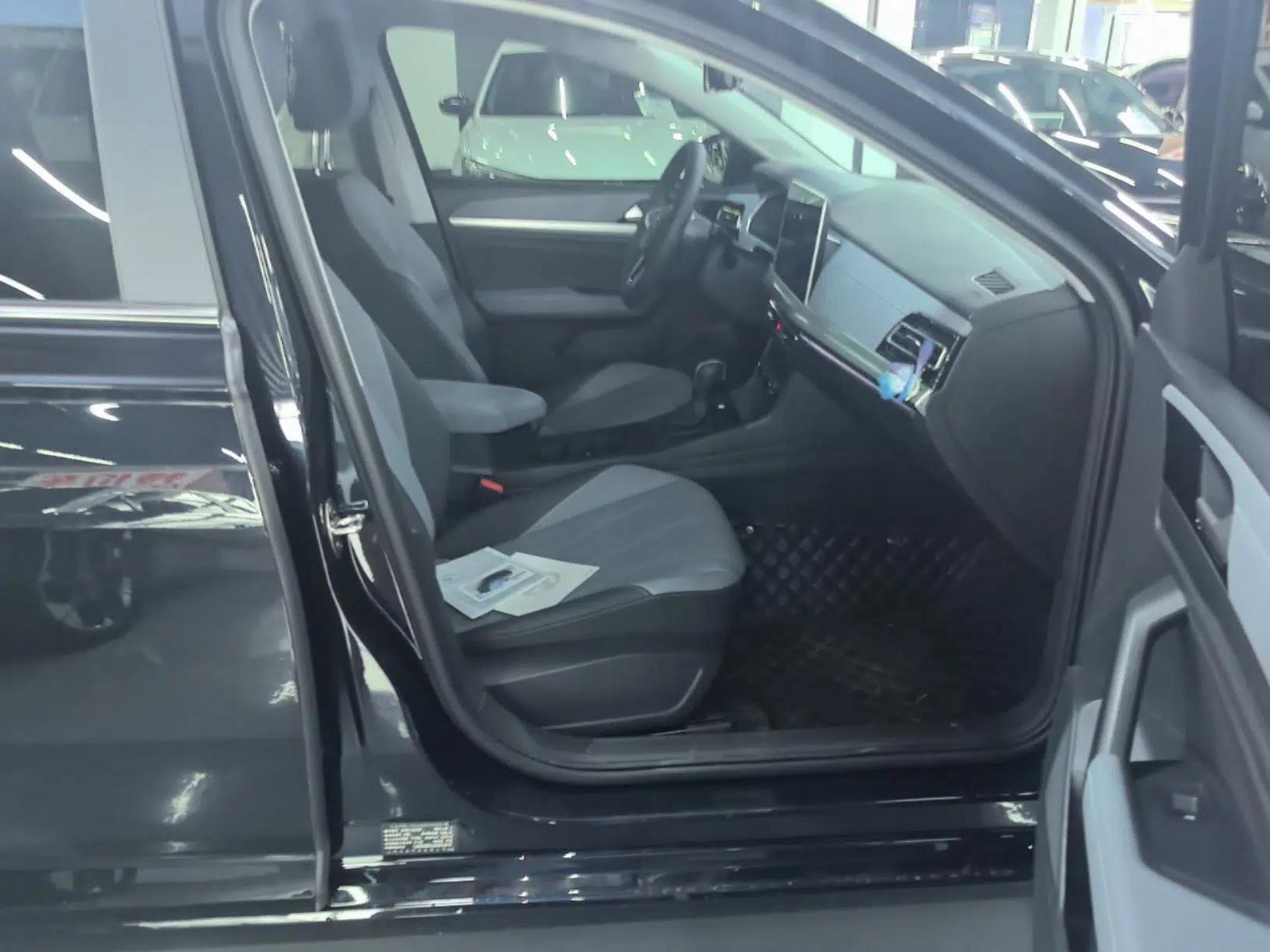 Volkswagen Lavida 2024 1.5L Automatic Starry Sky 5 Million Edition — миниатюра 19