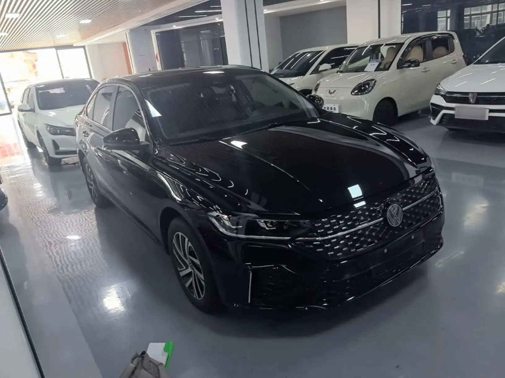 Volkswagen Lavida 2024 1.5L Automatic Starry Sky 5 Million Edition — миниатюра 3