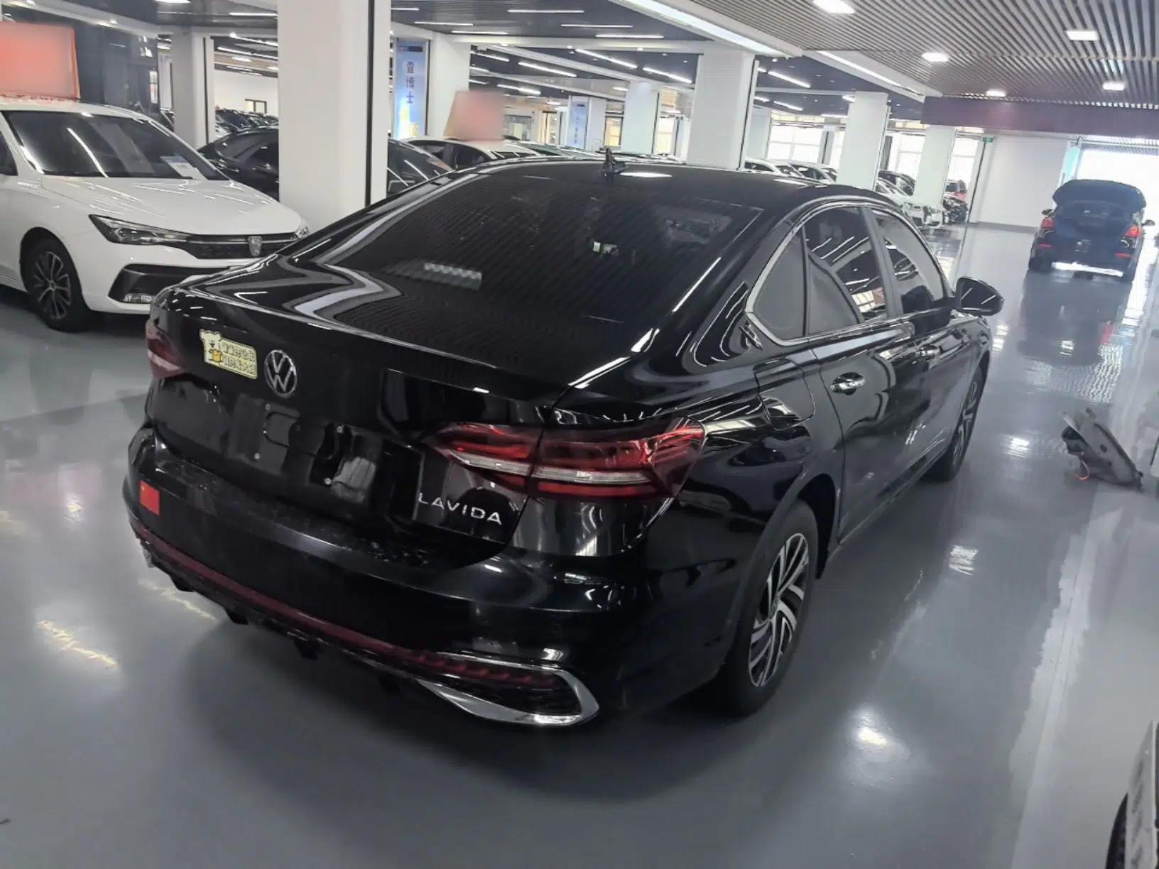 Volkswagen Lavida 2024 1.5L Automatic Starry Sky 5 Million Edition — миниатюра 6