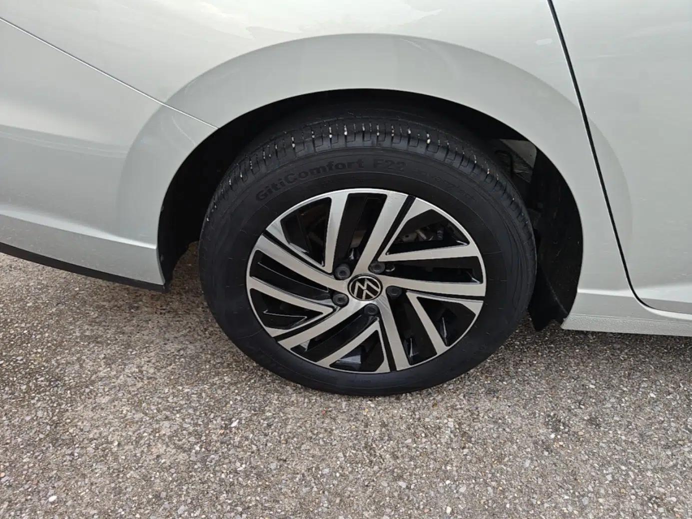 Volkswagen Lavida 2023 1.5L Automatic 5 Million Edition — миниатюра 11