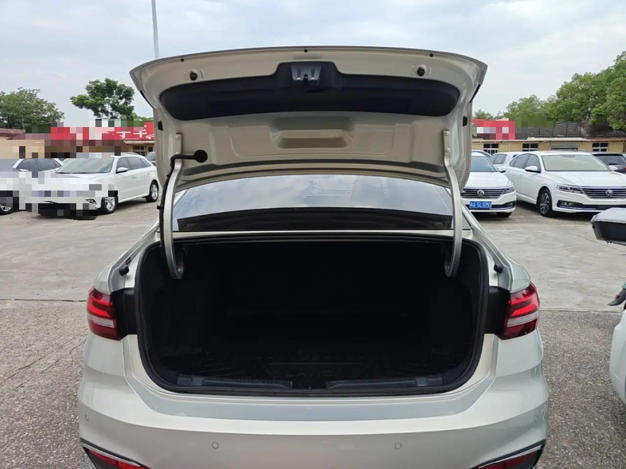 Volkswagen Lavida 2023 1.5L Automatic 5 Million Edition — миниатюра 22
