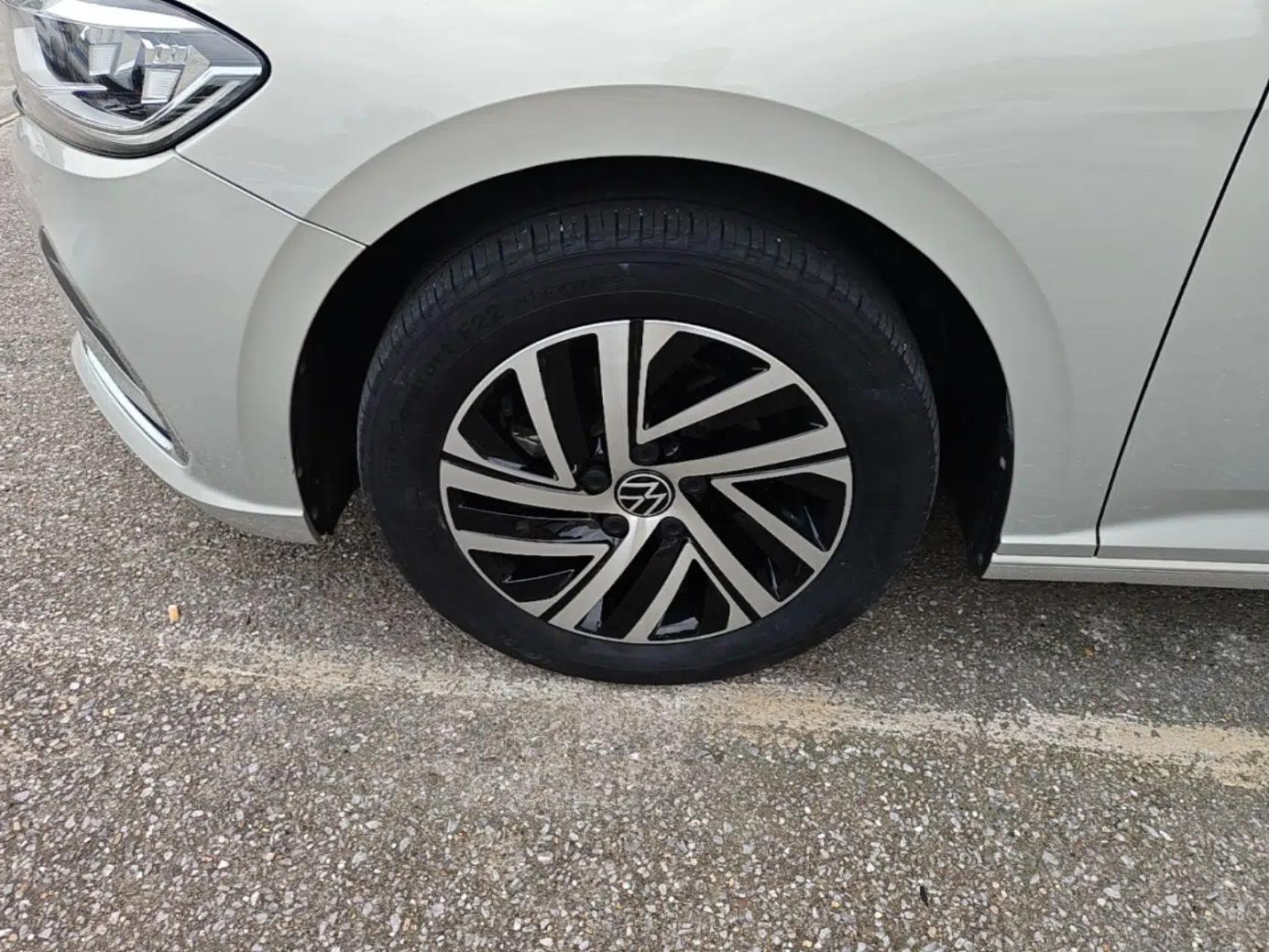 Volkswagen Lavida 2023 1.5L Automatic 5 Million Edition — миниатюра 10