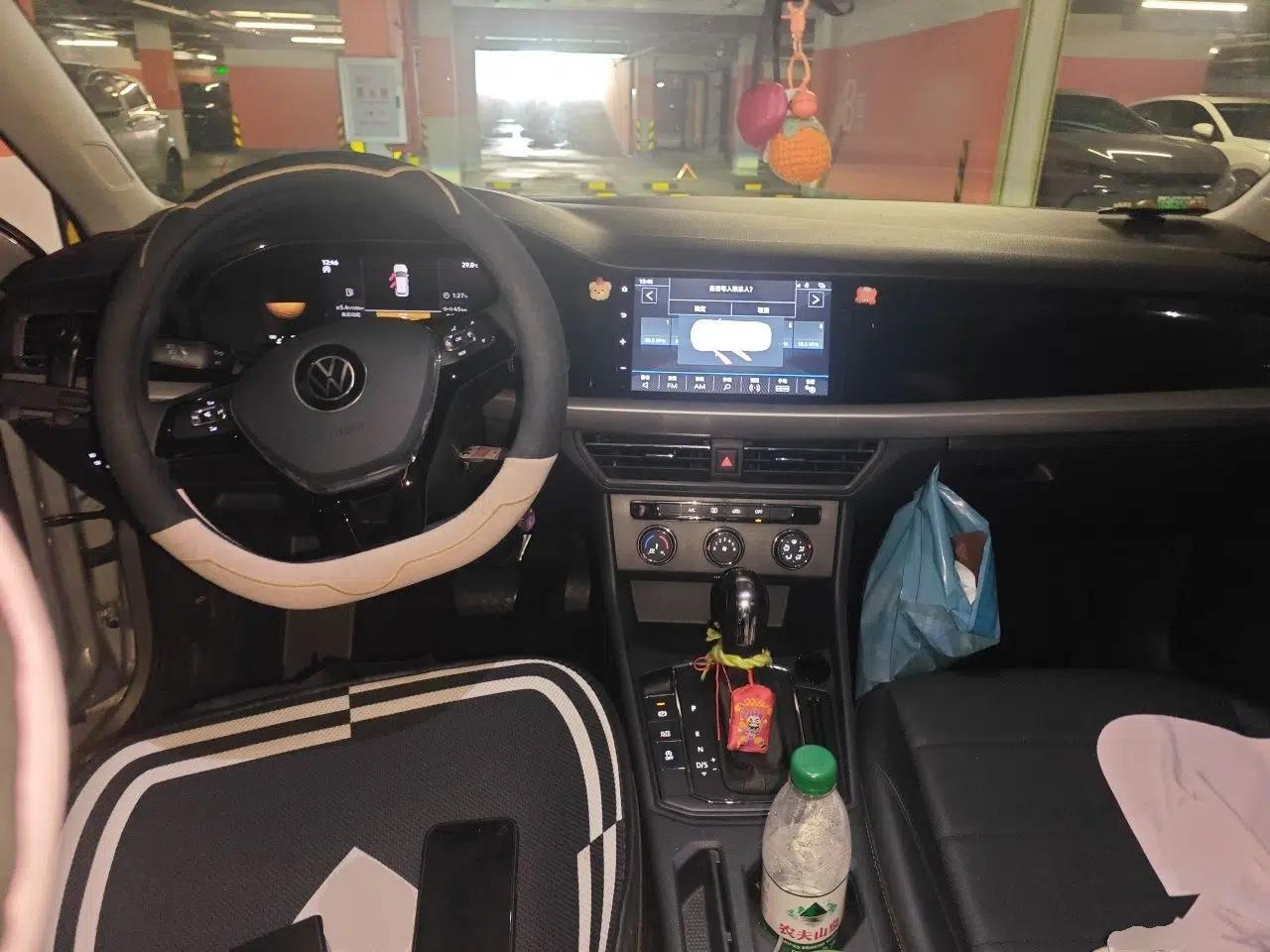 Volkswagen Lavida 2022 1.5L Automatic Comfort Edition — миниатюра 9