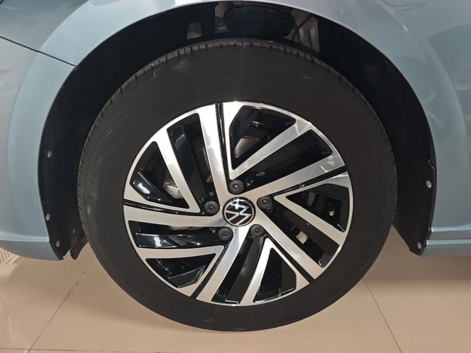 Volkswagen Lavida 2024 1.5L Automatic Starry Sky 5 Million Edition — миниатюра 10