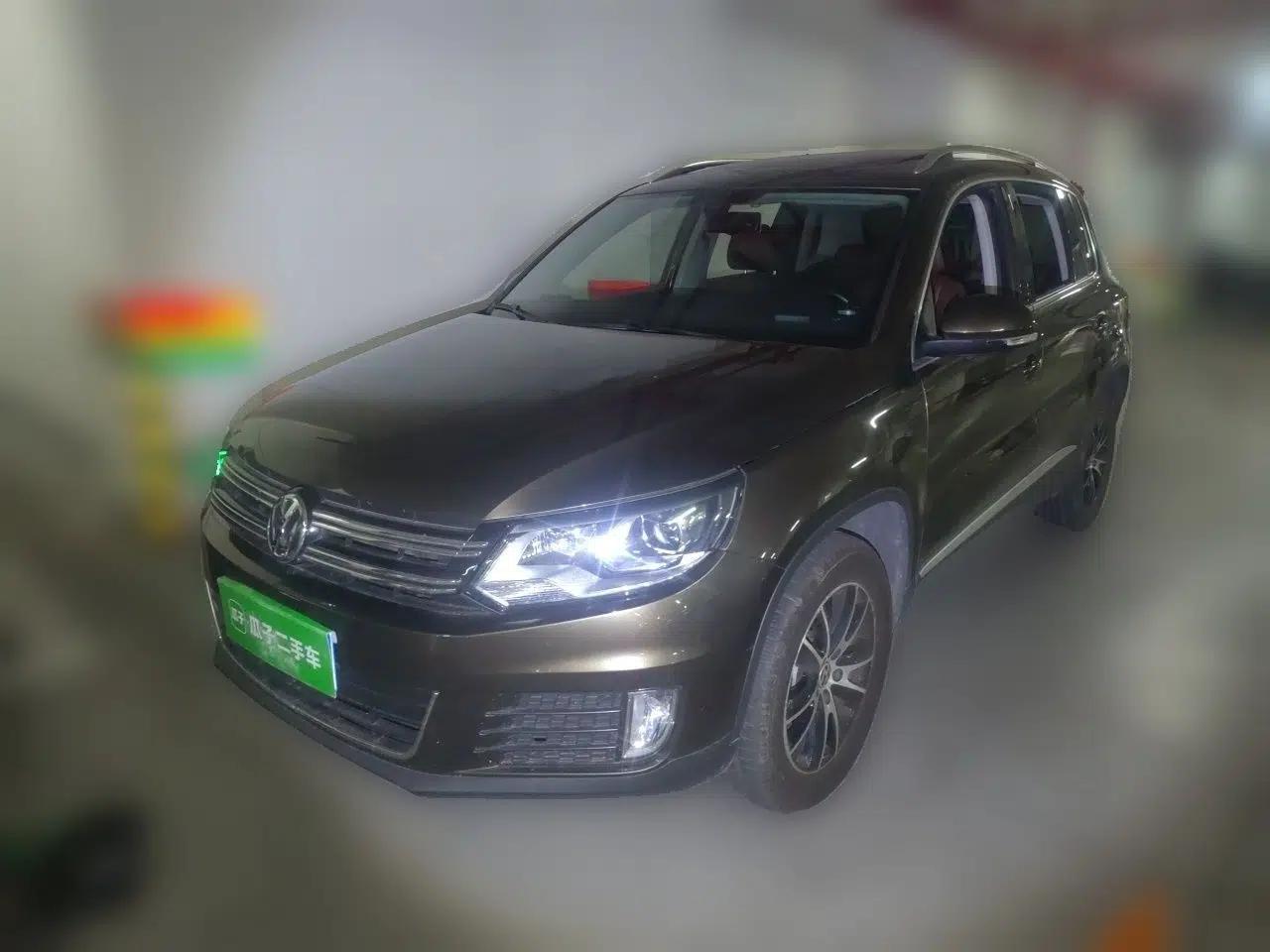 Volkswagen Tiguan 2015 1.8TSI Automatic Two-Wheel Drive Luxury Model — миниатюра 1