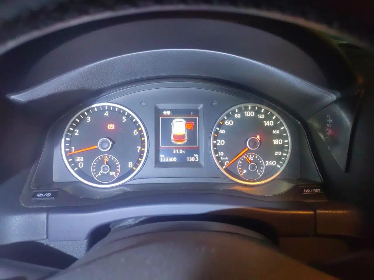 Volkswagen Tiguan 2015 1.8TSI Automatic Two-Wheel Drive Luxury Model — миниатюра 11