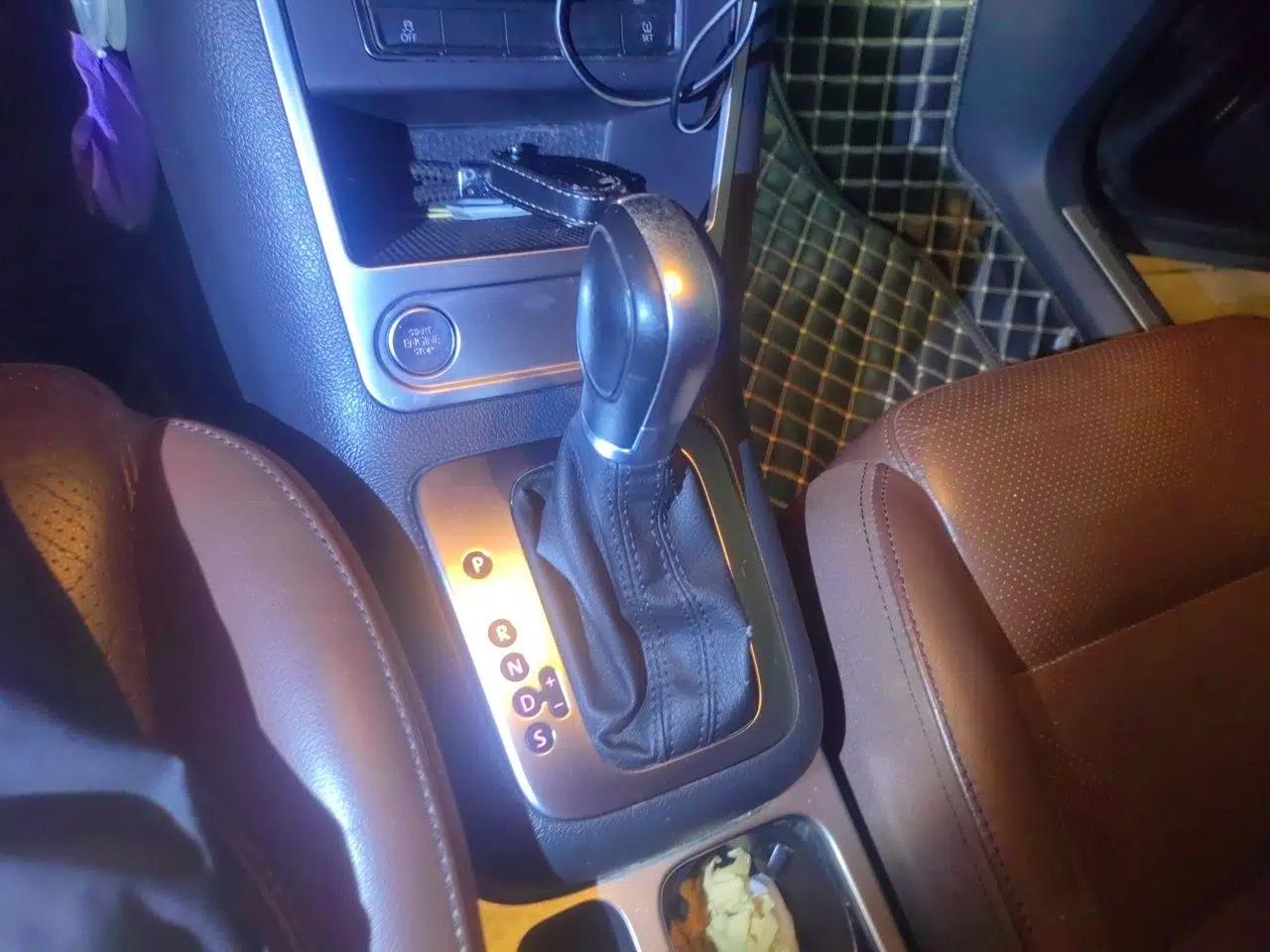 Volkswagen Tiguan 2015 1.8TSI Automatic Two-Wheel Drive Luxury Model — миниатюра 14