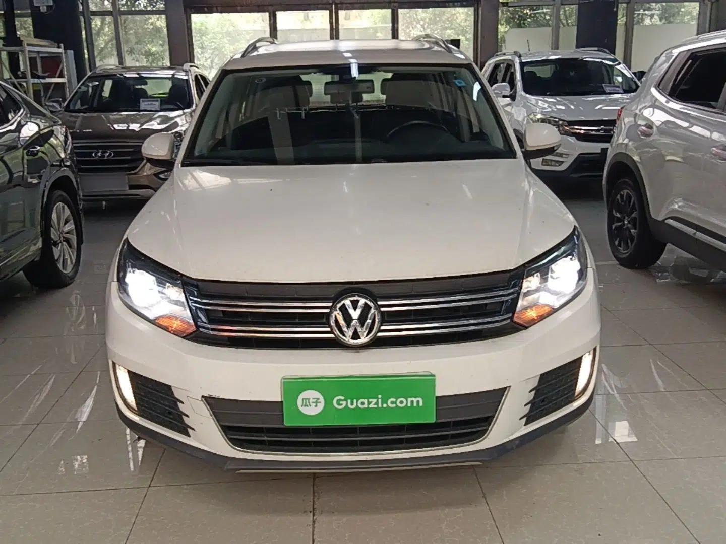 Volkswagen Tiguan 2015 1.8TSI Automatic Two-Wheel Drive Luxury Model — миниатюра 2