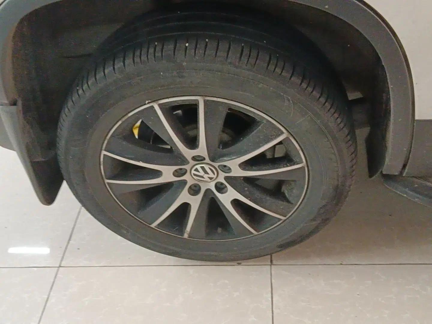 Volkswagen Tiguan 2015 1.8TSI Automatic Two-Wheel Drive Luxury Model — миниатюра 11
