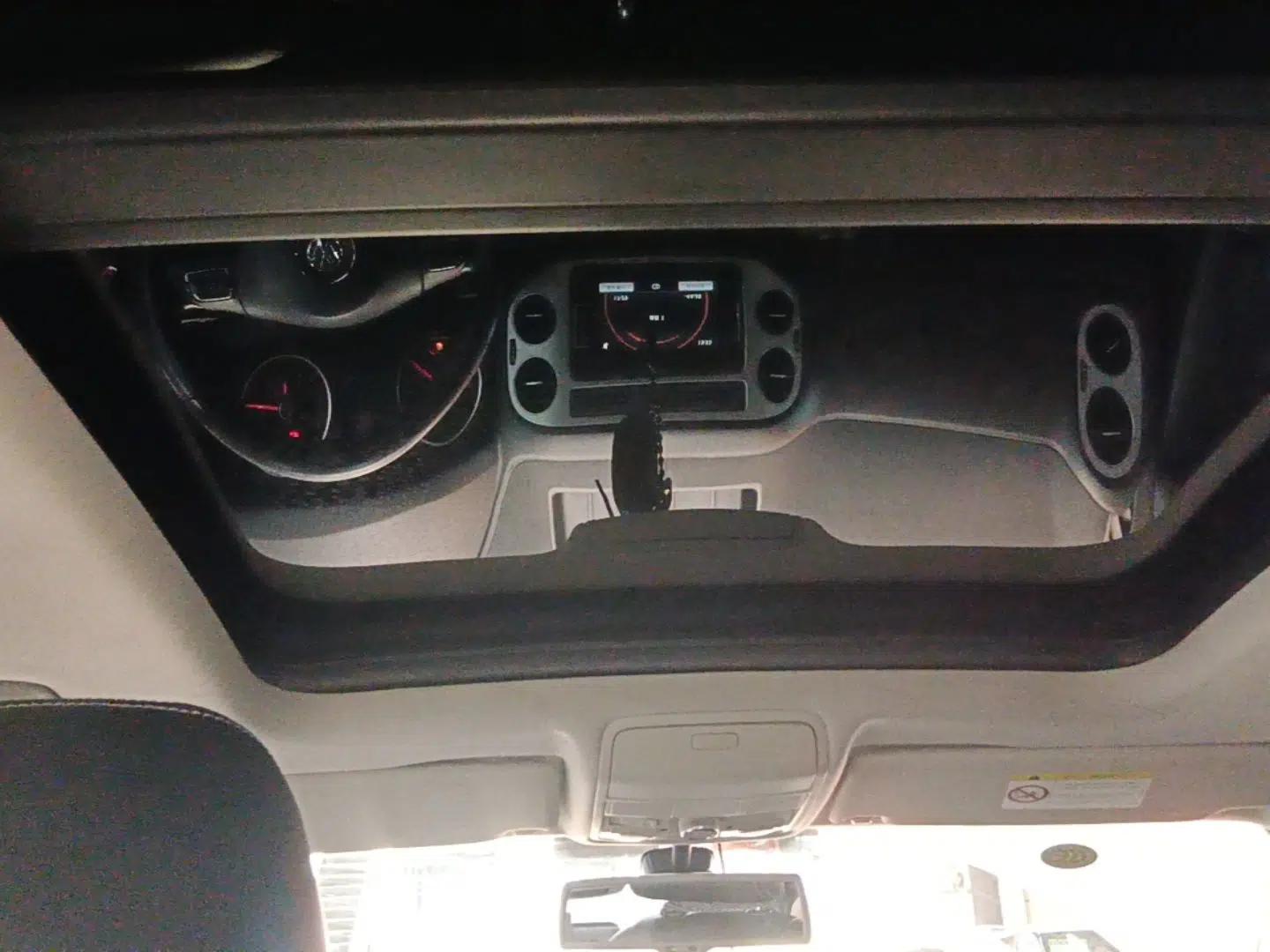 Volkswagen Tiguan 2015 1.8TSI Automatic Two-Wheel Drive Luxury Model — миниатюра 26