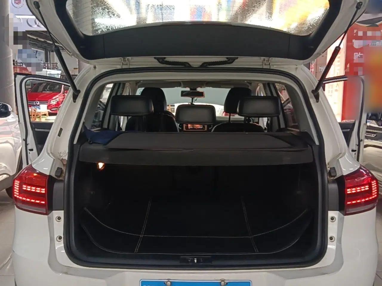 Volkswagen Tiguan 2015 1.8TSI Automatic Two-Wheel Drive Luxury Model — миниатюра 27