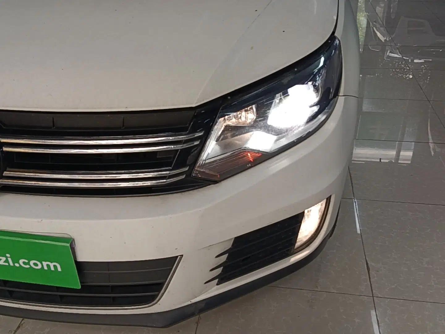 Volkswagen Tiguan 2015 1.8TSI Automatic Two-Wheel Drive Luxury Model — миниатюра 8