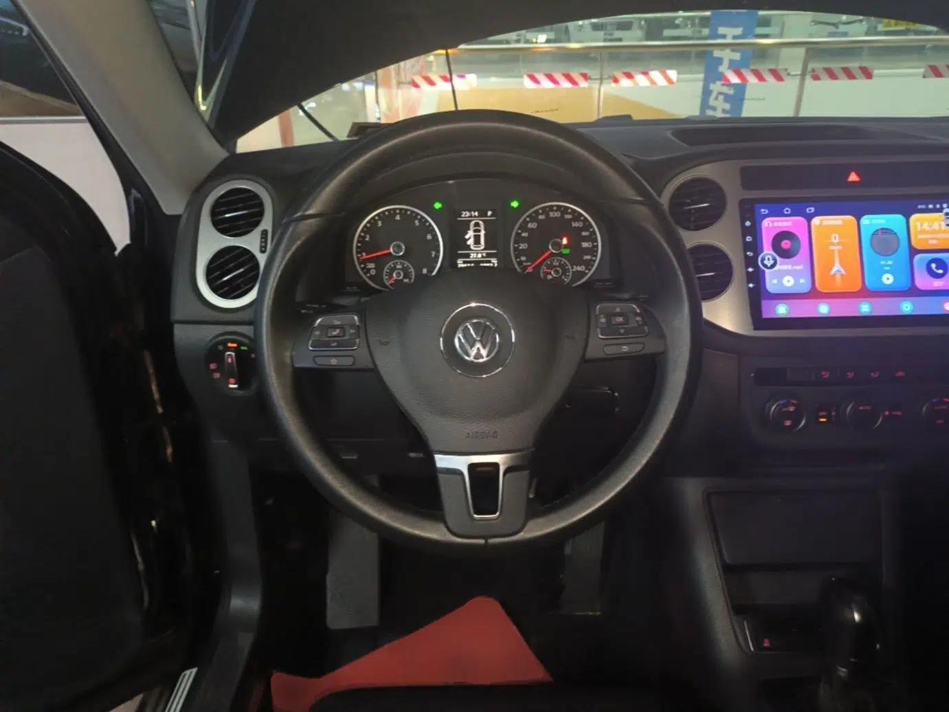 Volkswagen Tiguan 2015 1.8TSI Automatic Two-Wheel Drive Comfort Edition — миниатюра 18