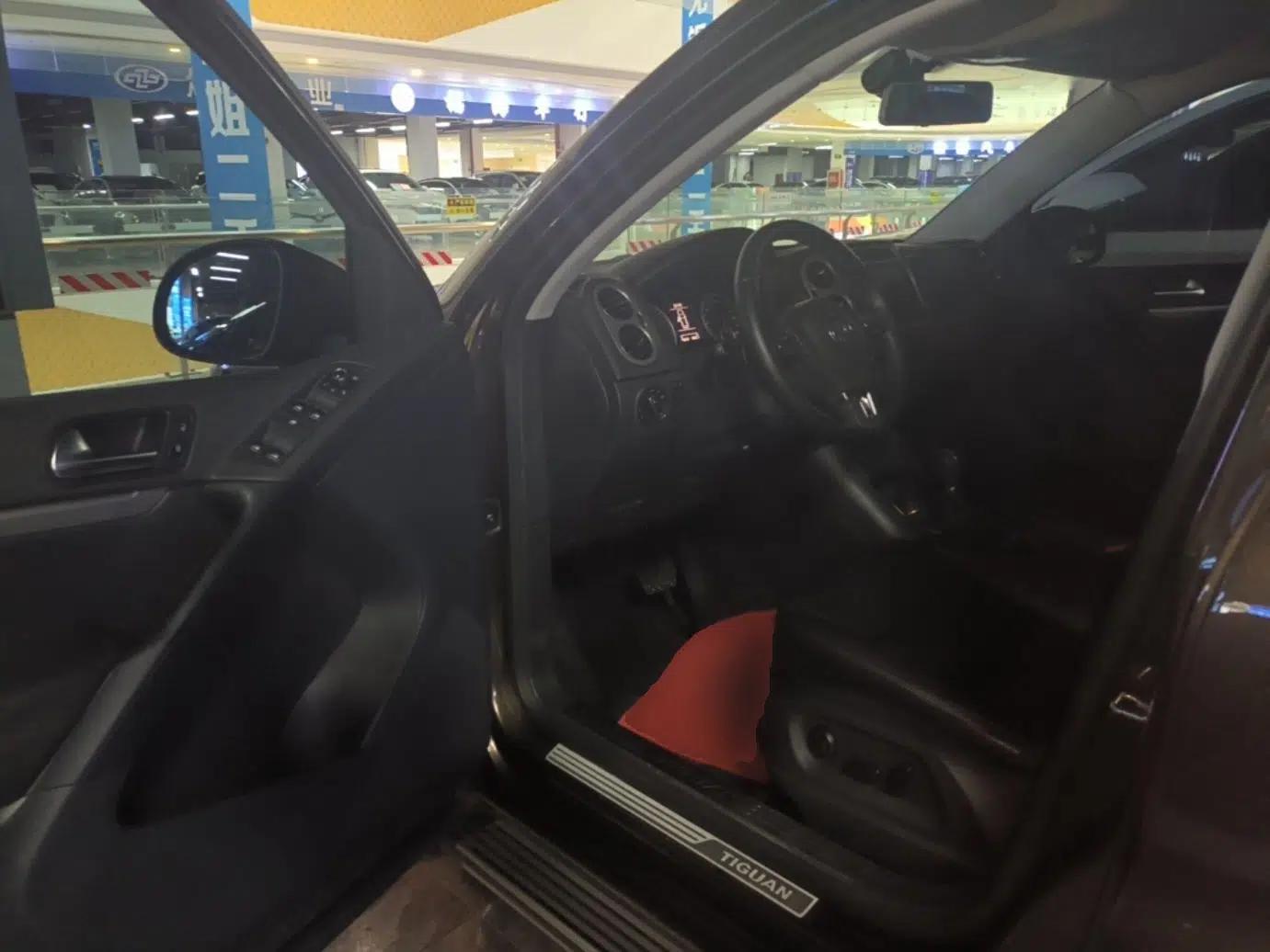 Volkswagen Tiguan 2015 1.8TSI Automatic Two-Wheel Drive Comfort Edition — миниатюра 23