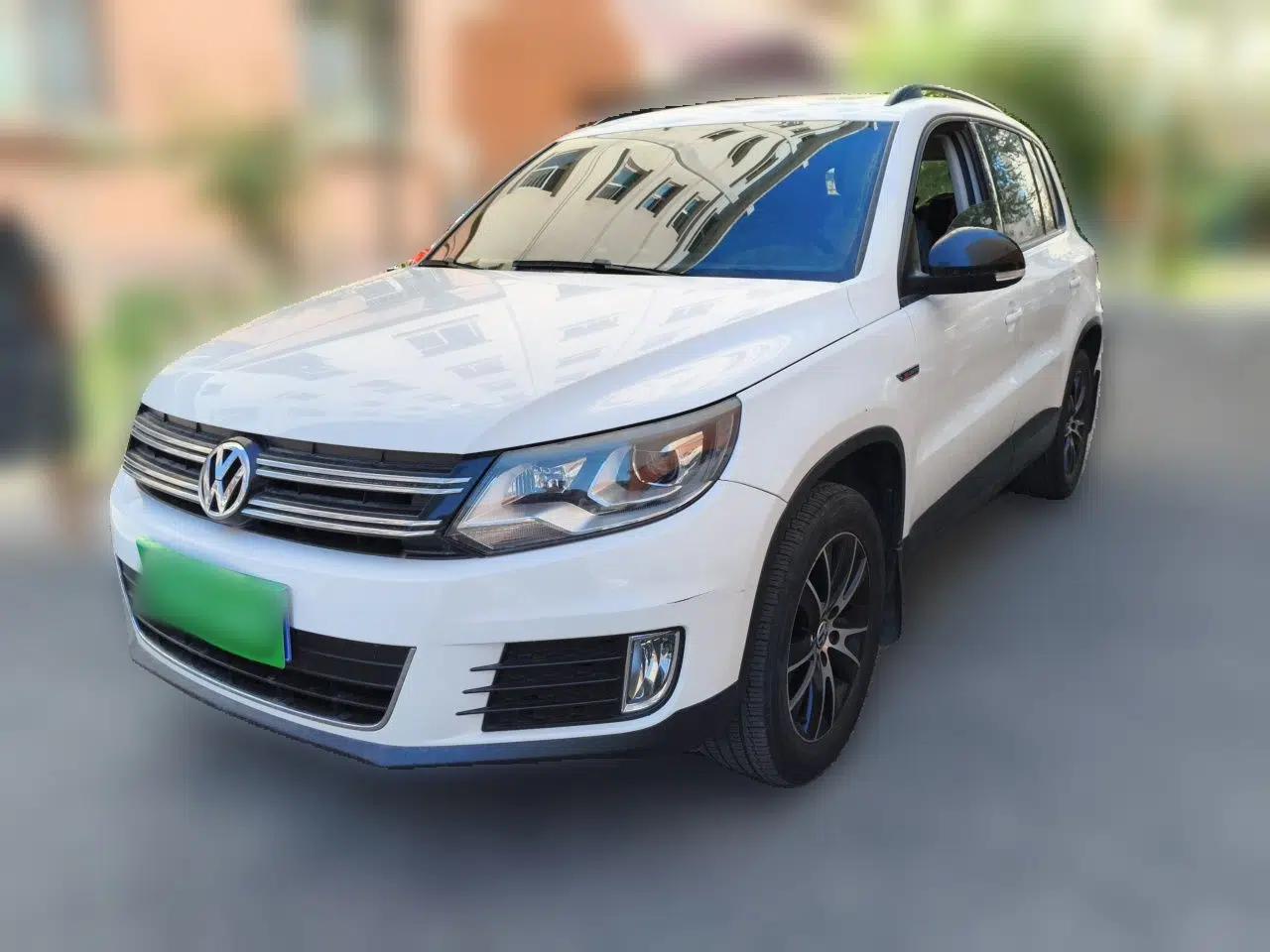 Volkswagen Tiguan 2015 1.8TSI Automatic Two-Wheel Drive Luxury Model — миниатюра 1