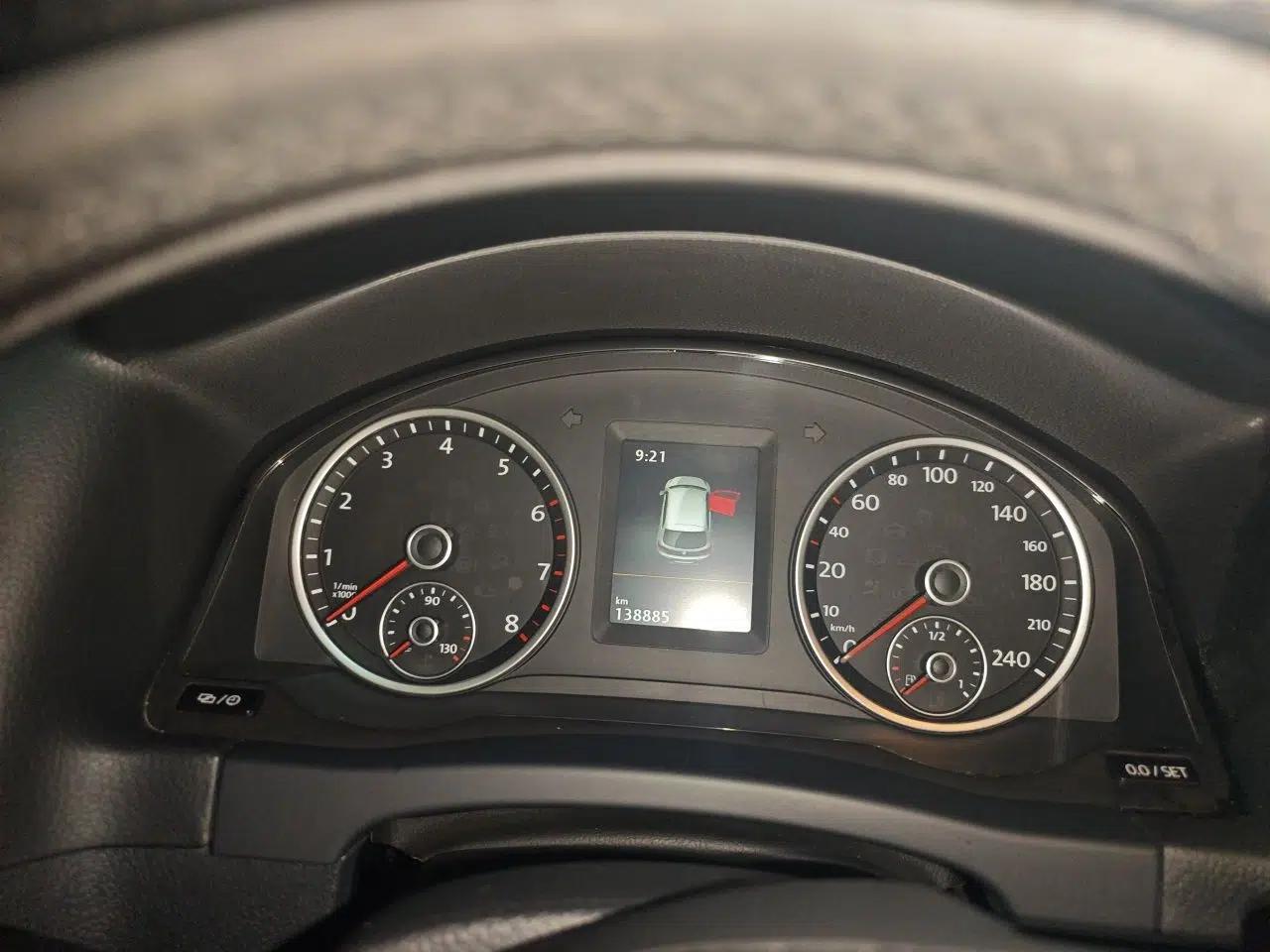 Volkswagen Tiguan 2015 1.8TSI Automatic Two-Wheel Drive Luxury Model — миниатюра 11