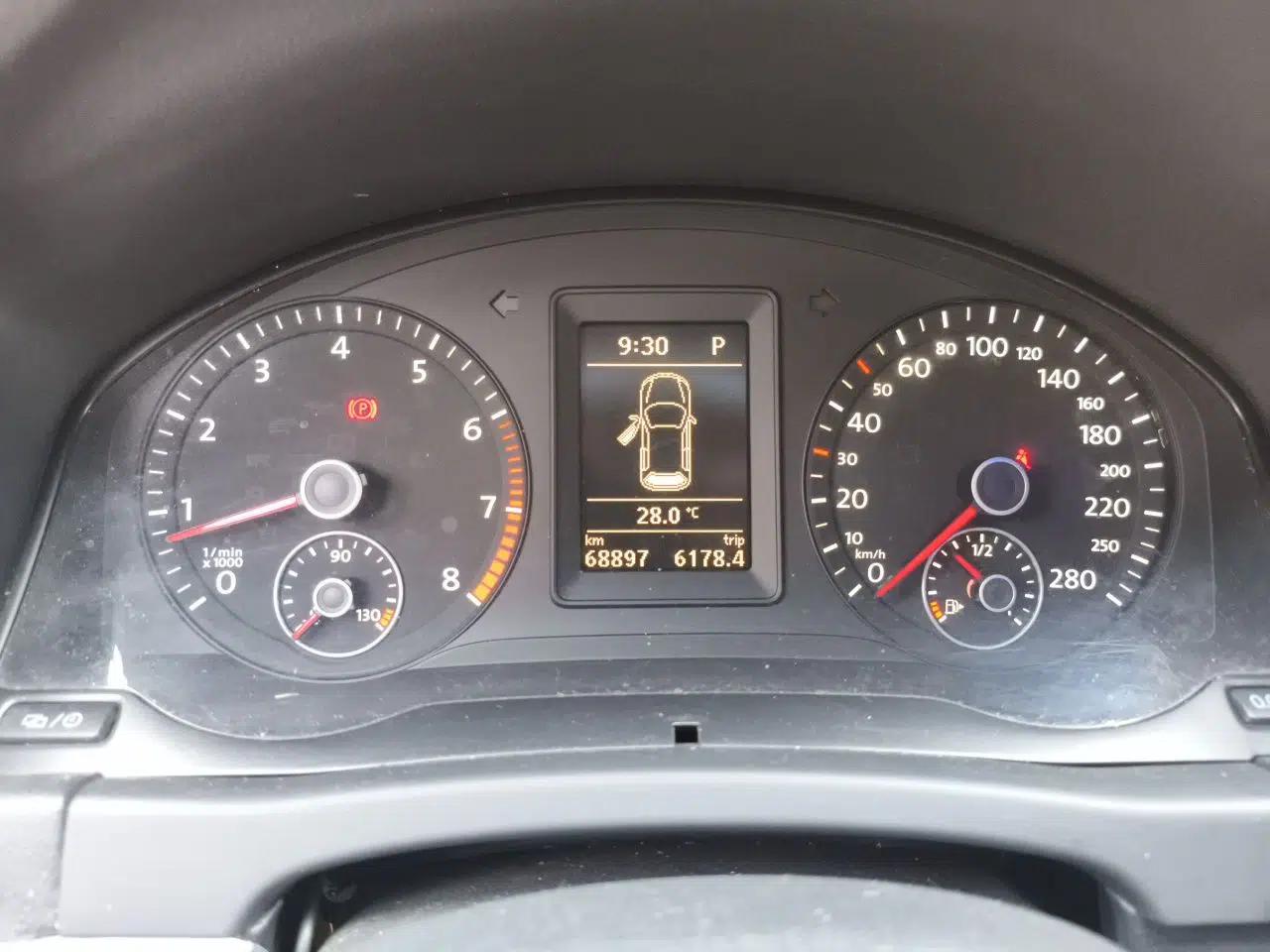 Volkswagen Tiguan 2016 280TSI Automatic Two-Wheel Drive Silk Road Comfort Edition — миниатюра 11